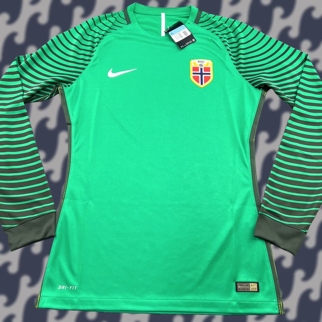 Nike Nike Norway 2016 2017 Goalkeeper Player Issue Jersey Mens Medium Football Long Sleeve Green Shirt Mens Football Jersey Size US M / EU 48-50 / 2 - 1 Thumbnail