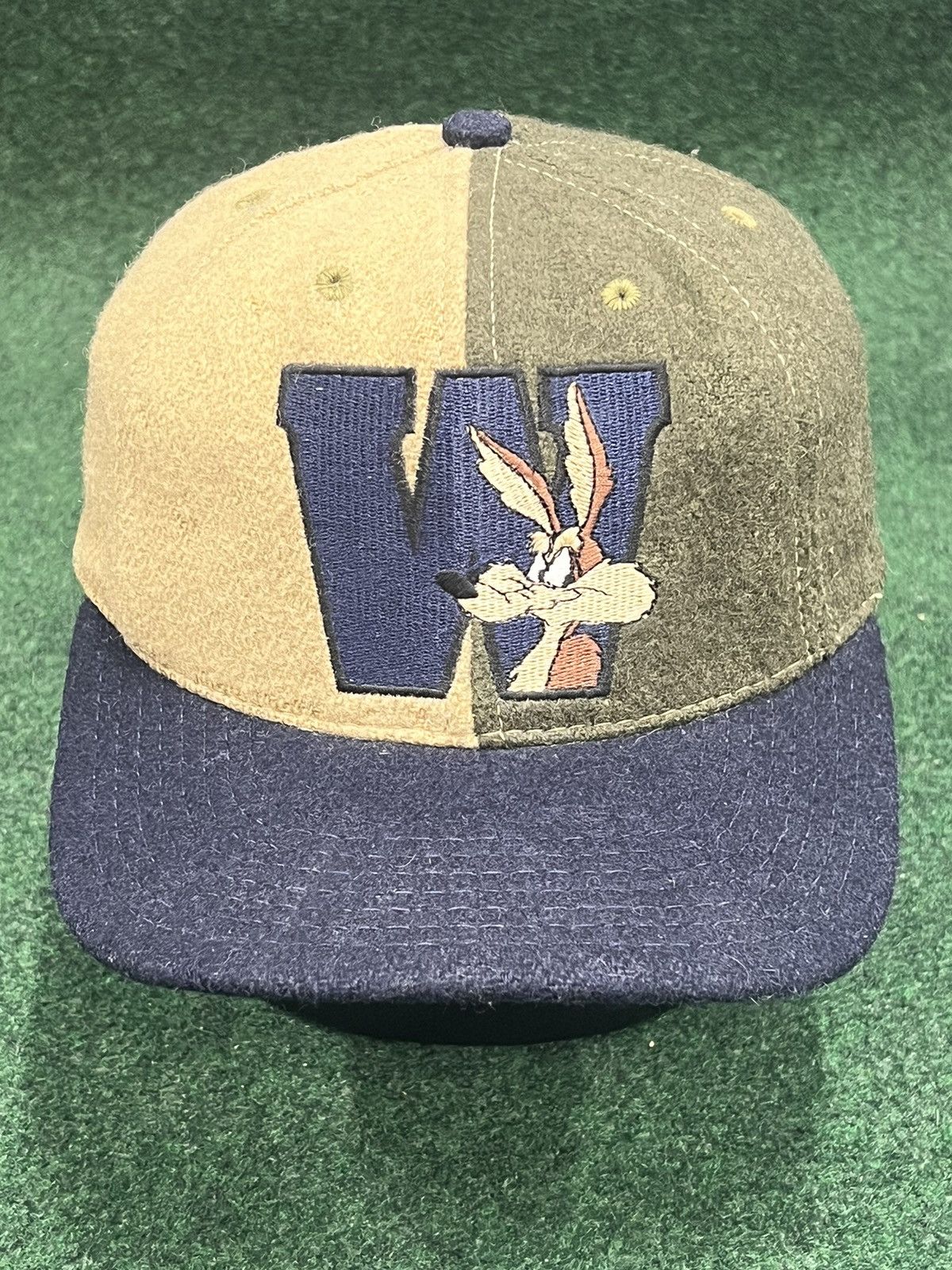 Vintage Vintage 90s Wile E Coyote Wool Snapback Hat Size ONE SIZE - 1 Thumbnail
