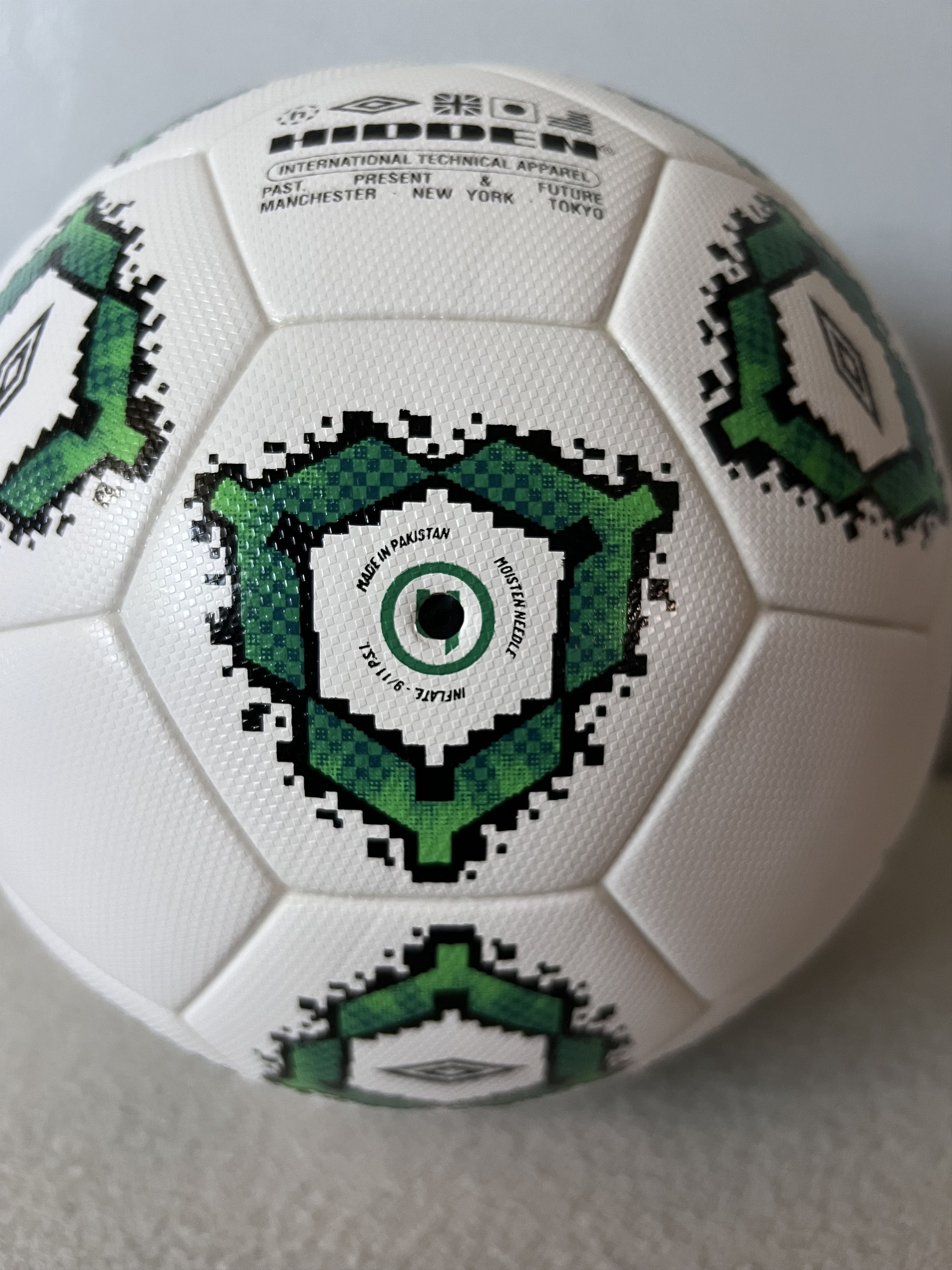 HIDDEN Hidden NY Umbro International Soccer Ball in White Size ONE SIZE - 3 Thumbnail