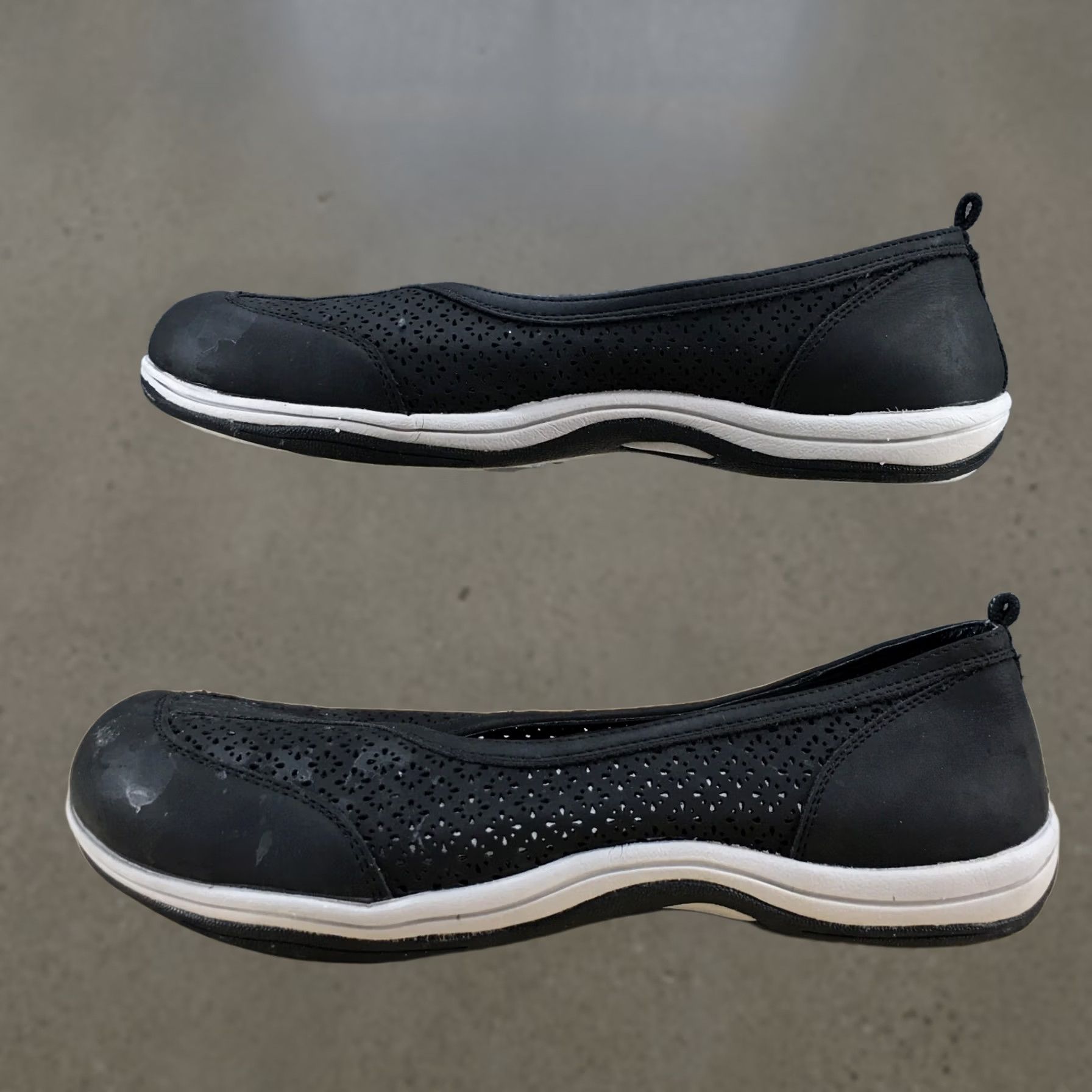 Vintage Easy Street Slip-On Casual Shoe Womens 8W Wide Black Ster n Laser Cut Out Comfort Size US 8 / IT 38 - 1 Thumbnail