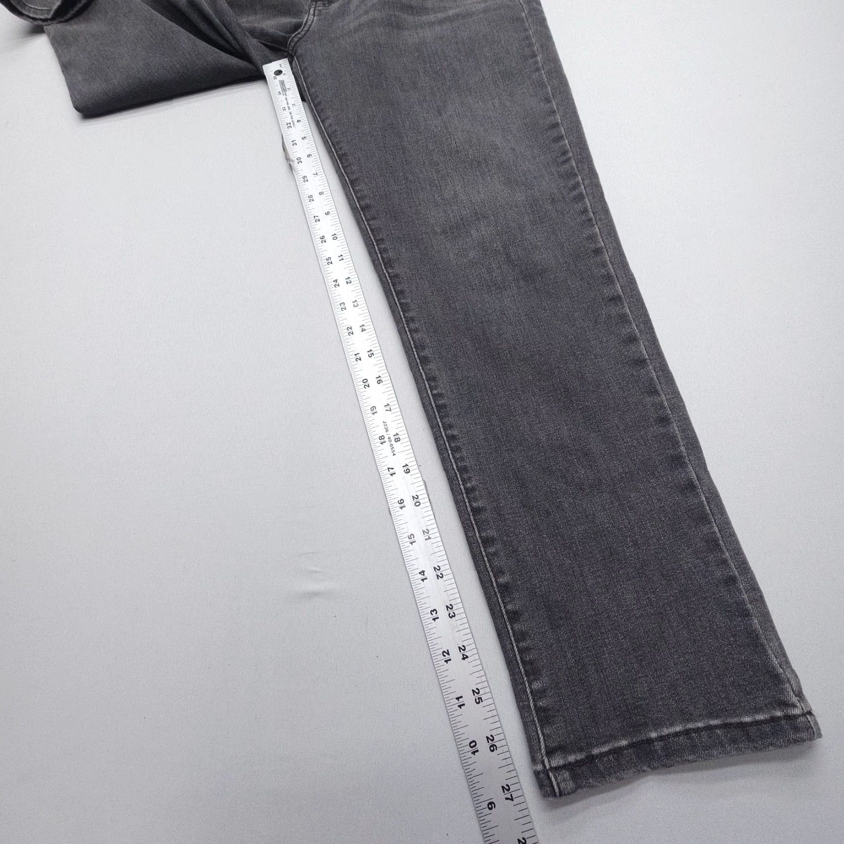 Levi's Levi's Jeans Boyfriend Size 30 Gray Denim Stretch 27" Inseam Mid Rise Regular Fit Women 5-Pocket Design Vintage: No Theme: 90s Size 30" / US 8 / IT 44 - 5 Thumbnail