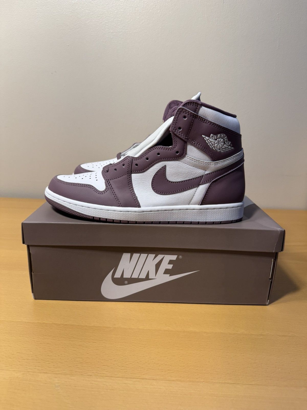 Nike 'MAUVE' NIKE AIR JORDAN 1 RETRO HIGH OG Size US 10 / EU 43 - 1 Thumbnail