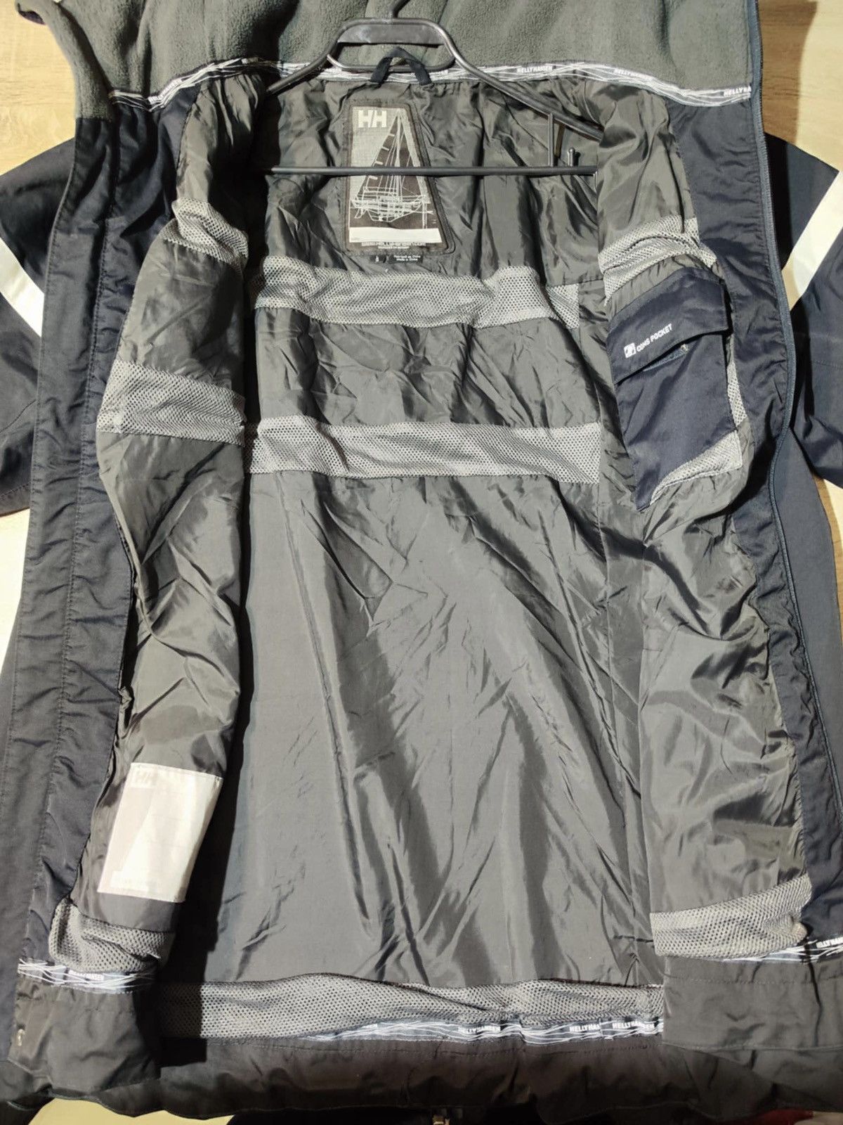 Helly Hansen Helly Hansen Sailing jacket waterproof size L Size US L / EU 52-54 / 3 - 9 Thumbnail
