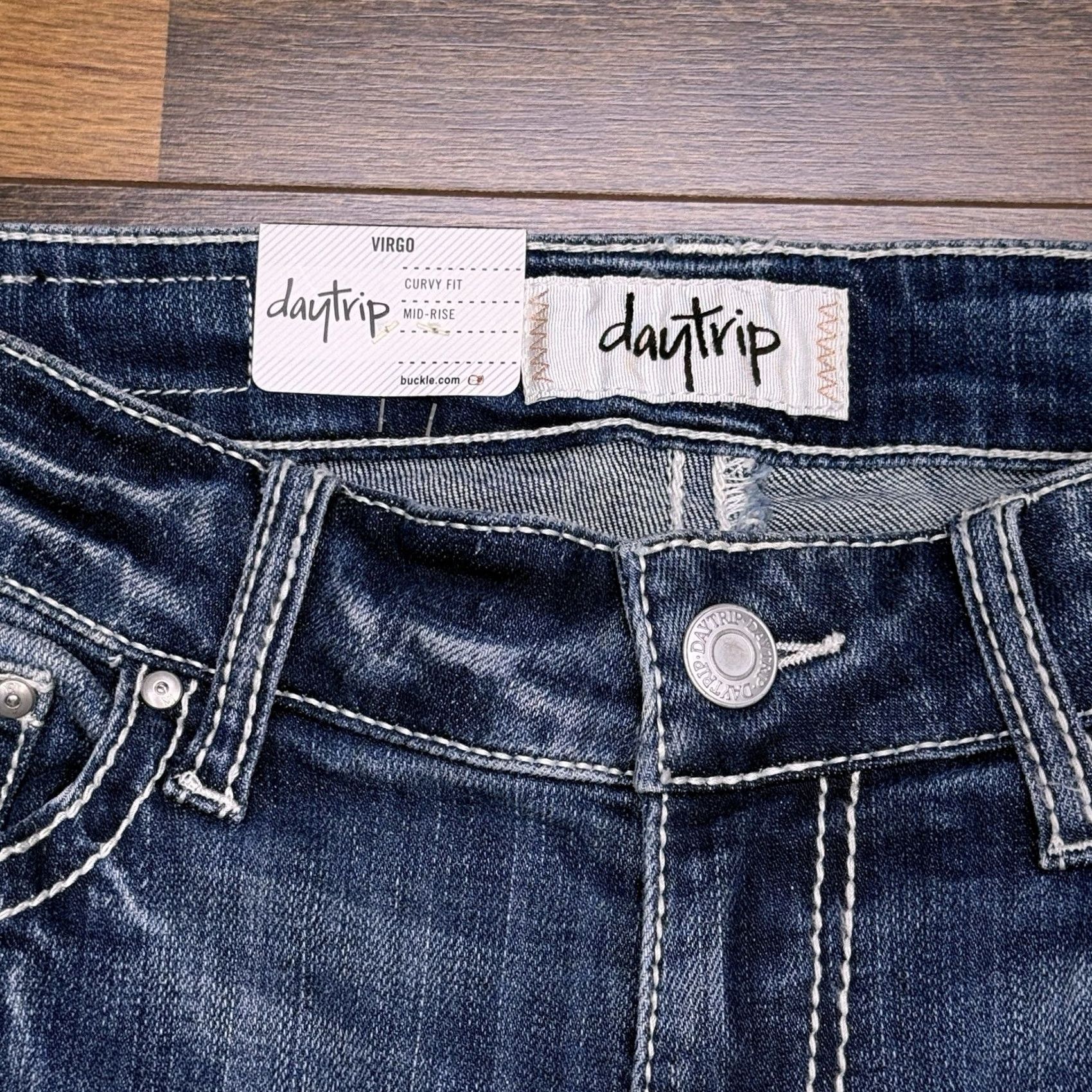 Vintage Daytrip Jeans Womens 26 Curvy Fit Mid Rise Stretch Denim Zip Button 5-Pocket Distressed Blue 26 in Inseam 21 Cropped Size 26" / US 2 / IT 38 - 4 Thumbnail