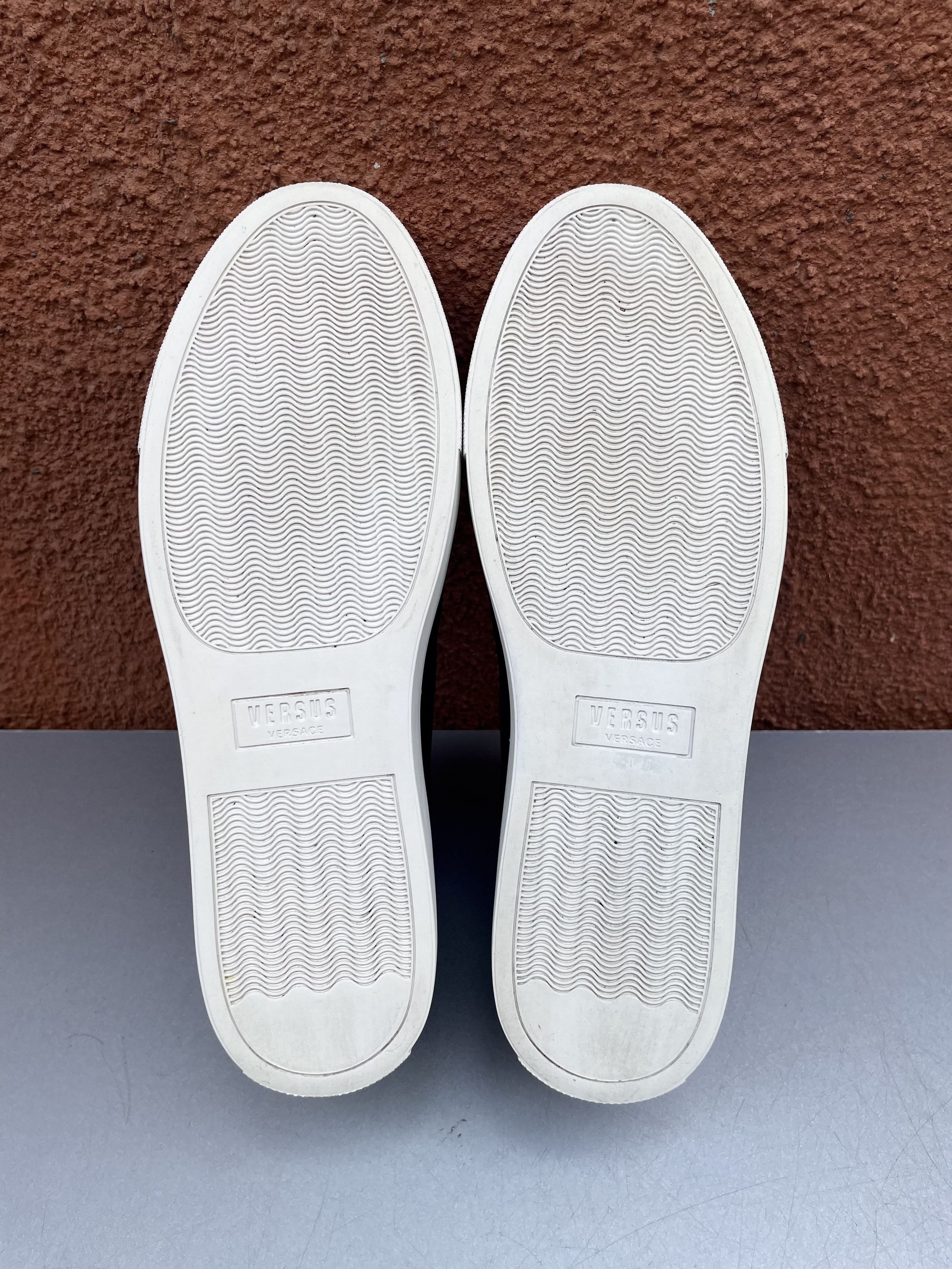 Versus Versace Rare Versace versus hi-top logo silver Size US 8 / EU 41 - 8 Thumbnail