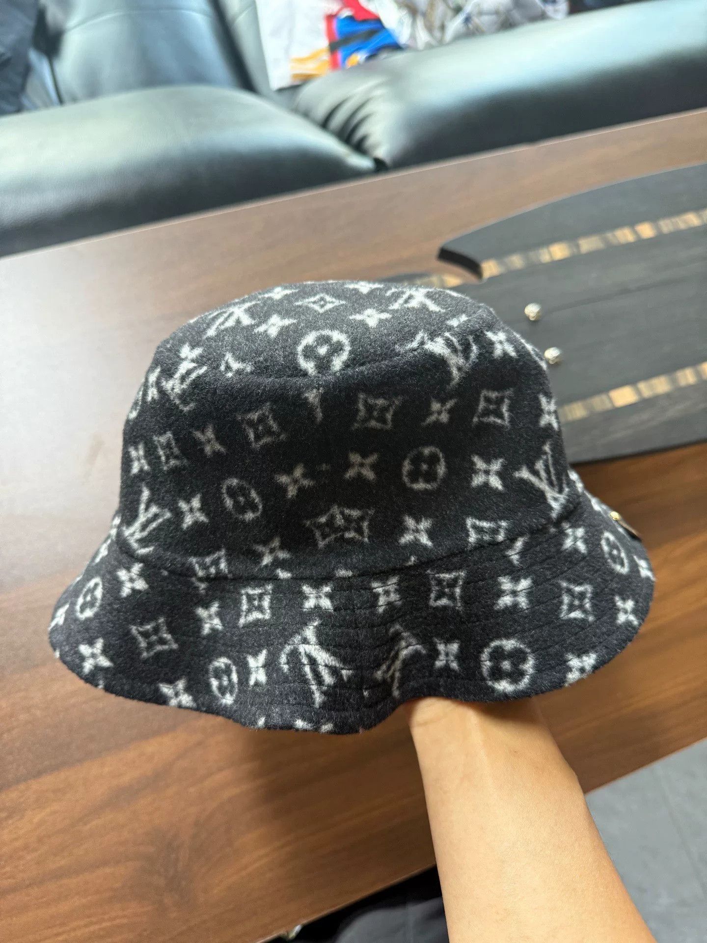 Louis Vuitton Louis Vuitton Black Hat M Men Size ONE SIZE - 1 Thumbnail