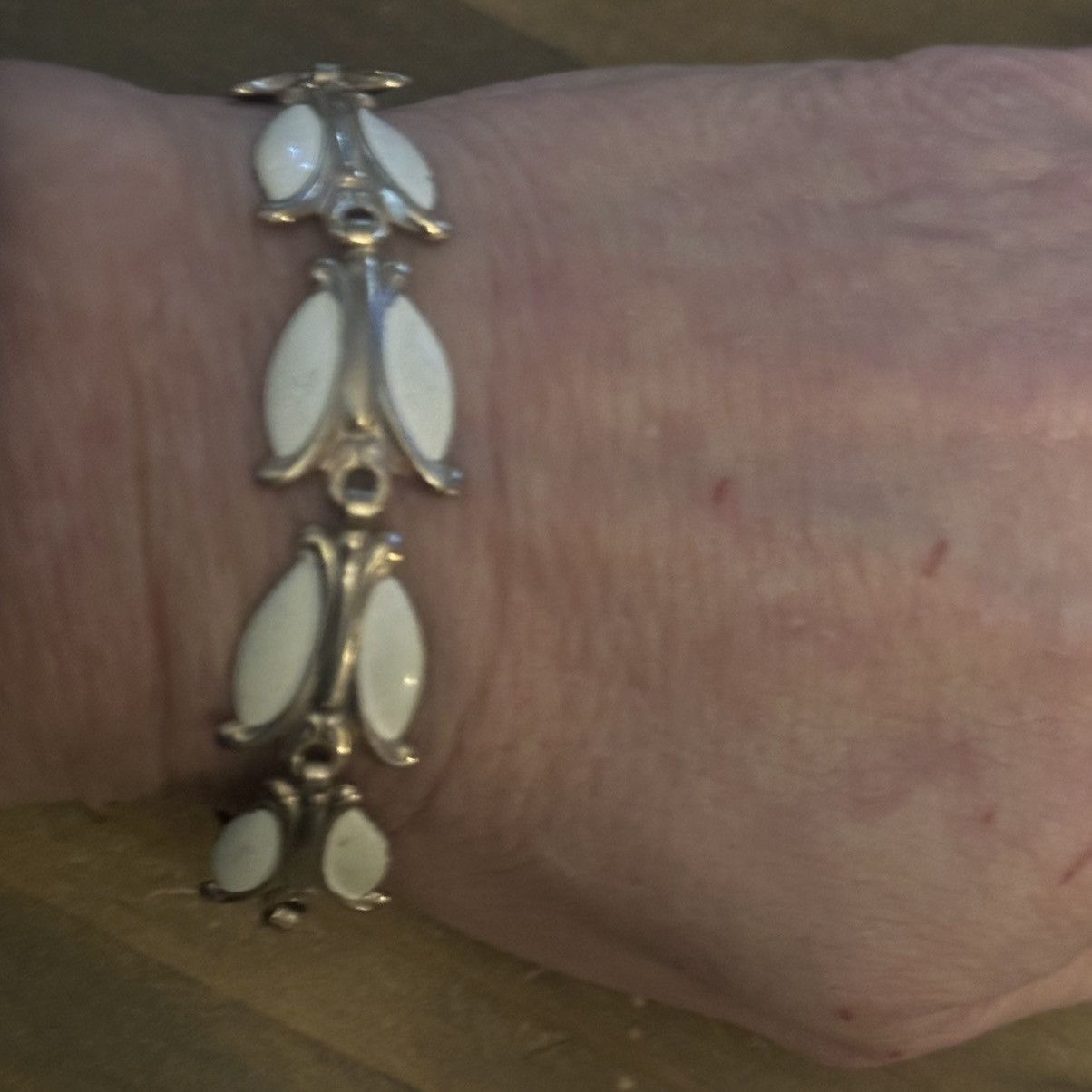 Vintage Vintage gold tone white enamel tulip link bracelet Size ONE SIZE - 2 Thumbnail