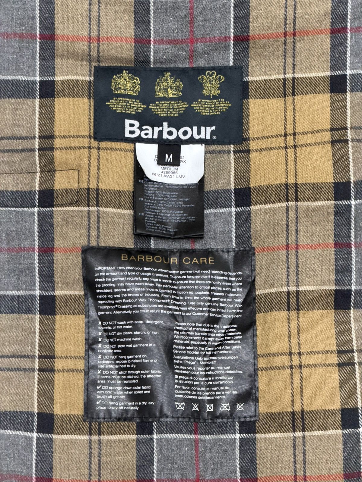 Barbour BARBOUR Dog Wax Coat with Tartan Plaid Lining Vintage rain Size US M / EU 48-50 / 2 - 11 Thumbnail