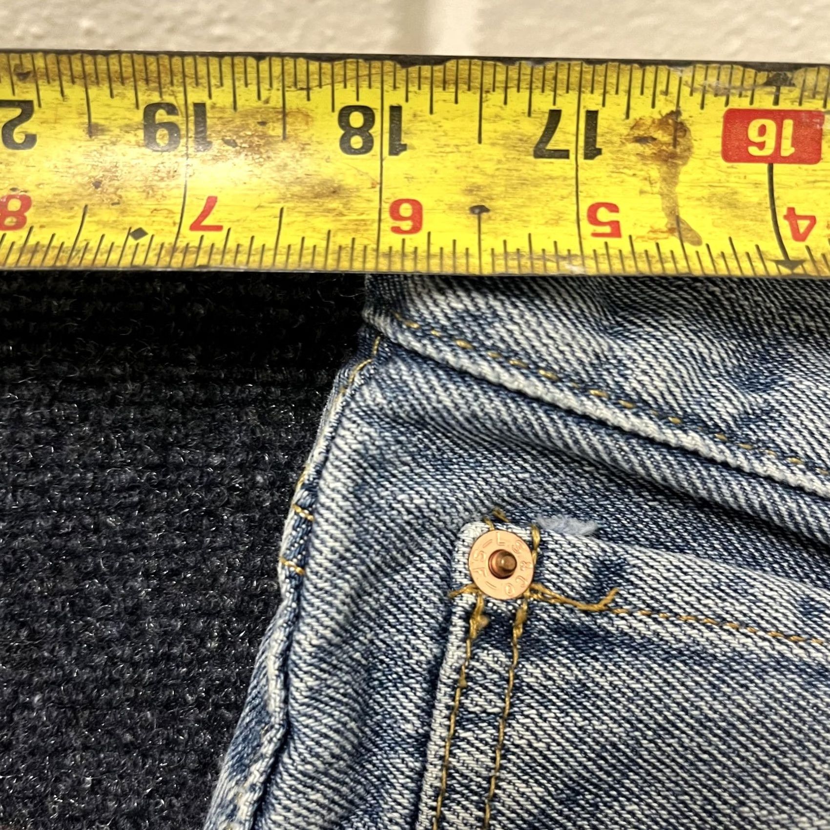 Levi's VINTAGE? Levi's 550 Jeans Mens 36x34 Blue Medium Wash Relaxed Fit Tapered Leg Denim Size US 36 / EU 52 - 6 Thumbnail