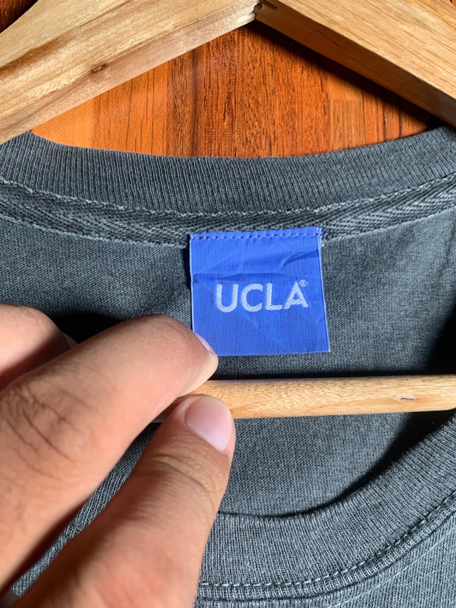 Vintage Vintage University of California, Bruins UCLA bear Size US L / EU 52-54 / 3 - 2 Thumbnail