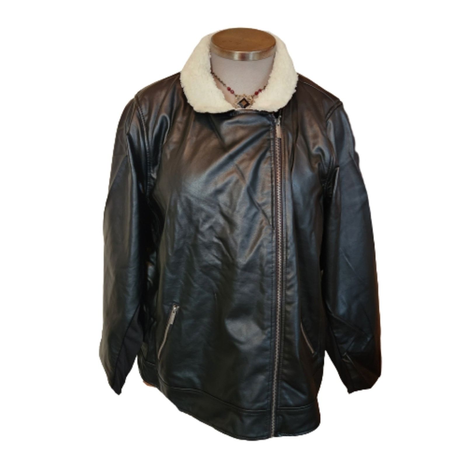 Torrid TORRID ☆ SHERPA LINED ☆ FAUX LEATHER ☆ JACKET ☆ 4x ☆ NWT Size 4XL / US 24-26 - 3 Thumbnail