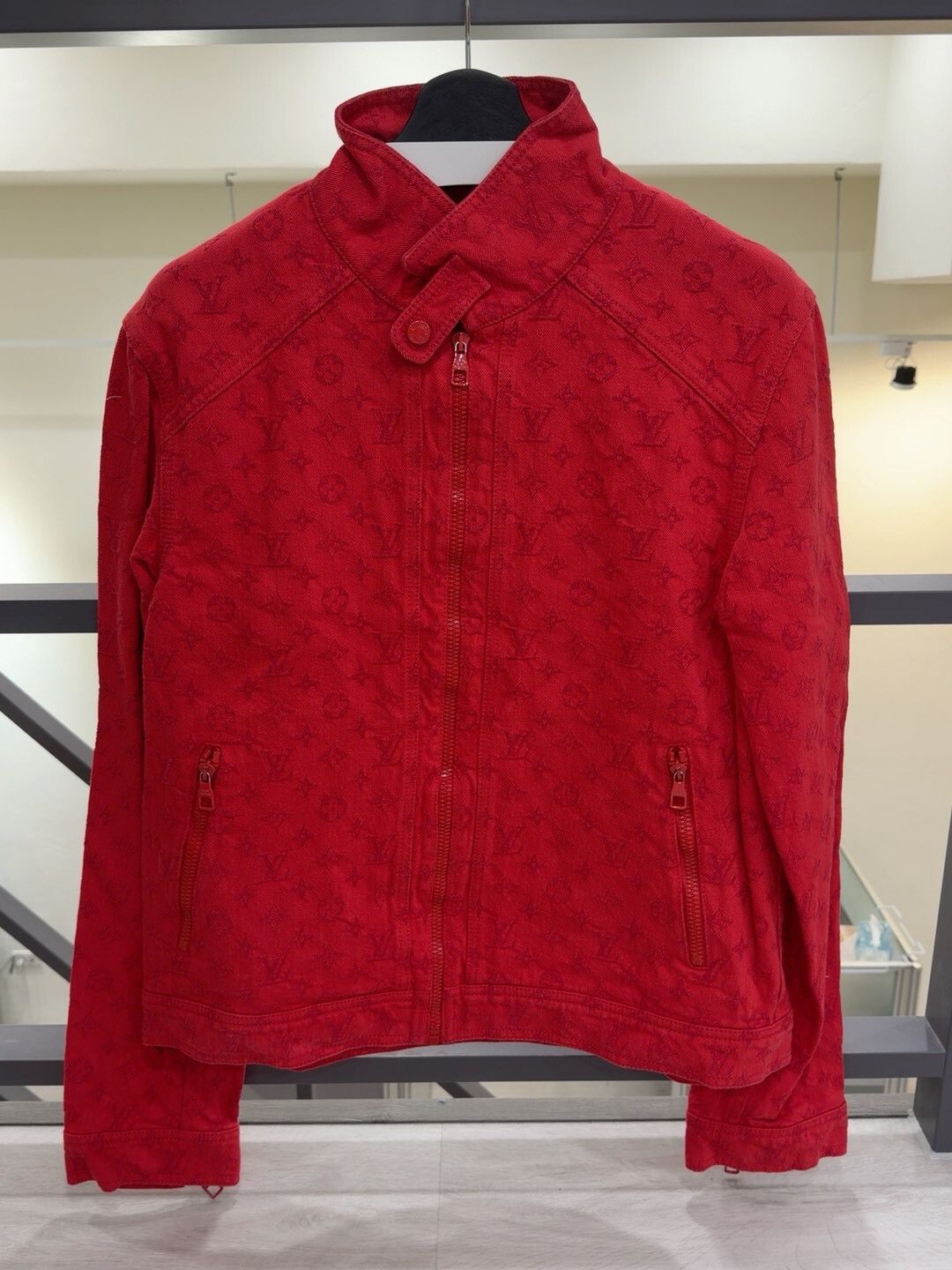 Louis Vuitton Louis Vuitton Red Logo Denim Jacket Size US M / EU 48-50 / 2 - 1 Thumbnail