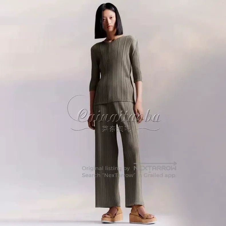 Issey Miyake Issey Miyake Pleated Wide-Leg Trousers Size 26" / US 2 / IT 38 - 1 Thumbnail
