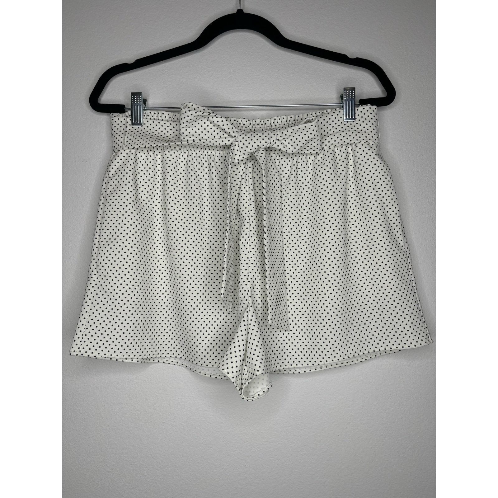 Alice + Olivia Alice + Olivia Linn Mini Dot Cream Shorts Size L Size 32" / US 10 / IT 46 - 1 Thumbnail