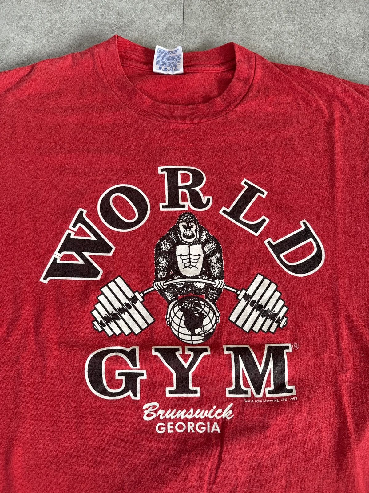 Vintage *RARE* VINTAGE 1999 90s WORLD GYM T-SHIRT LEE PRIEST Size US XL / EU 56 / 4 - 5 Thumbnail