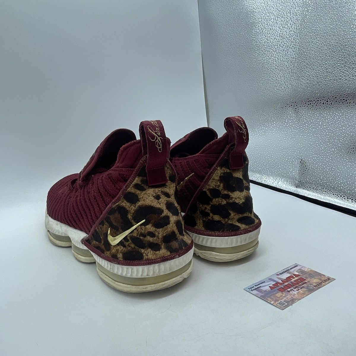 Jordan Brand Lebron 16 king Size US 12 / EU 45 - 4 Thumbnail