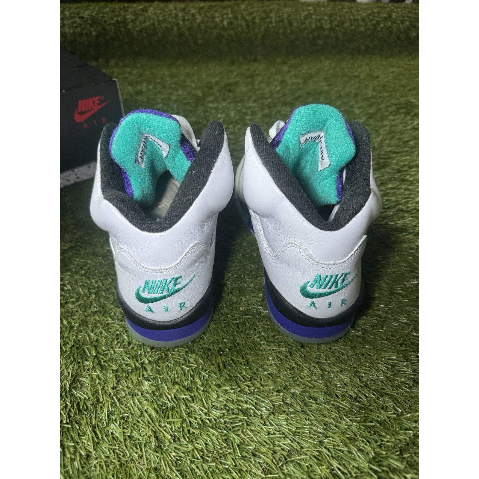 Jordan Brand Air Jordan 5 Retro 2025 Grape Size 7y / 8.5 Women’s Size US 7 / EU 40 - 3 Thumbnail