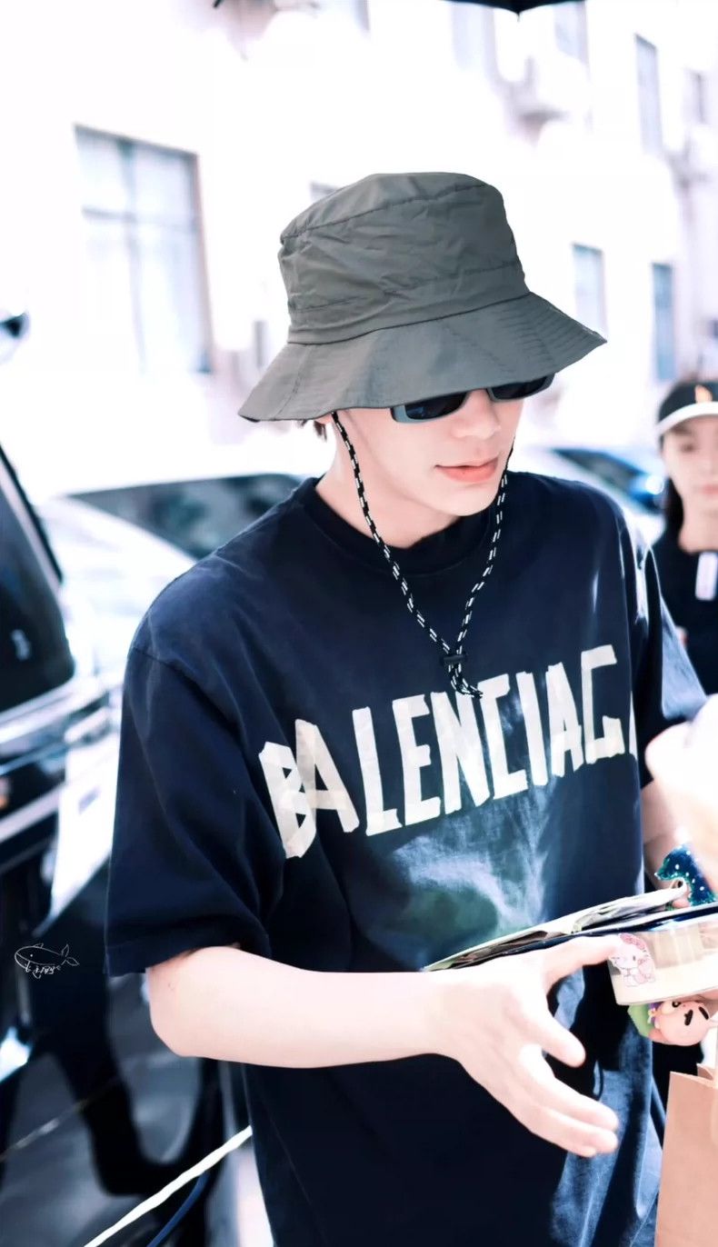 Balenciaga Balenciaga Tape letter LOGO printed round neck short sleev Size US L / EU 52-54 / 3 - 9 Thumbnail