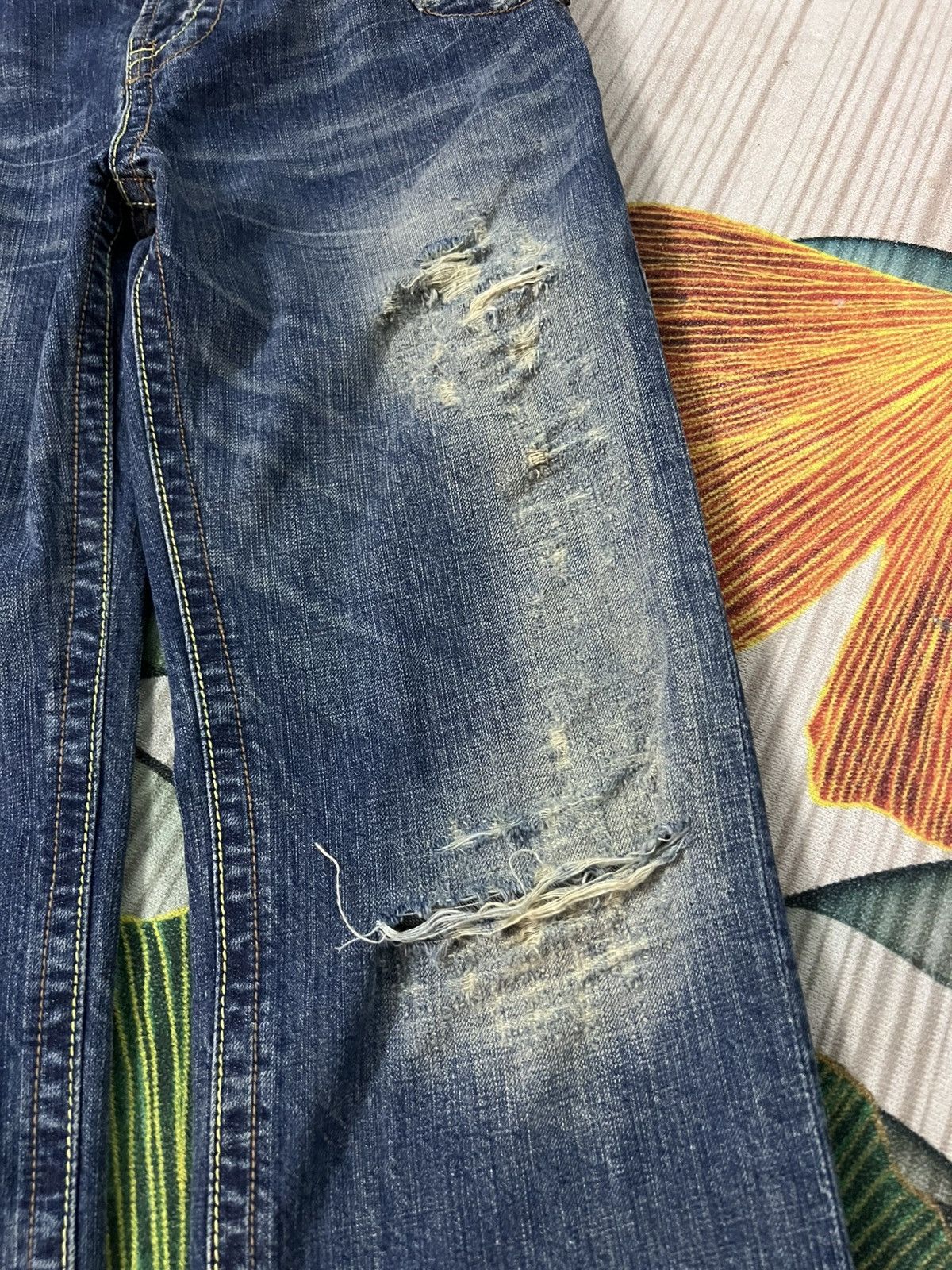 Japanese Brand 💥Vanquish Distresss Jean Very Rare Size US 32 / EU 48 - 6 Thumbnail