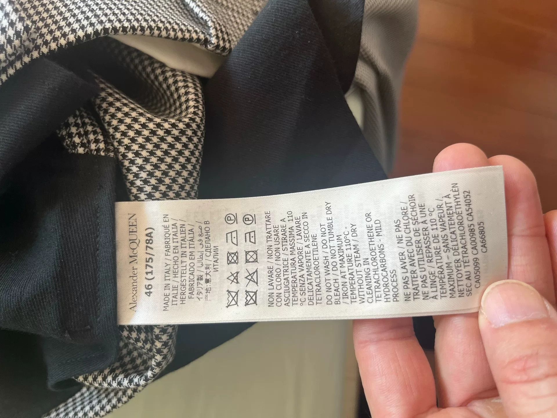 Alexander McQueen Alexander McQueen Houndstooth Double-Breasted Suit Size US S / EU 44-46 / 1 - 8 Thumbnail