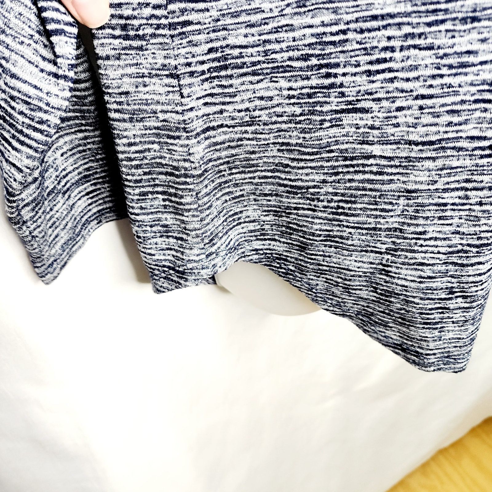 Athleta Athleta Navy Blue & Gray Breezy Cutout Long Sleeve Top Size L / US 10 / IT 46 - 7 Thumbnail