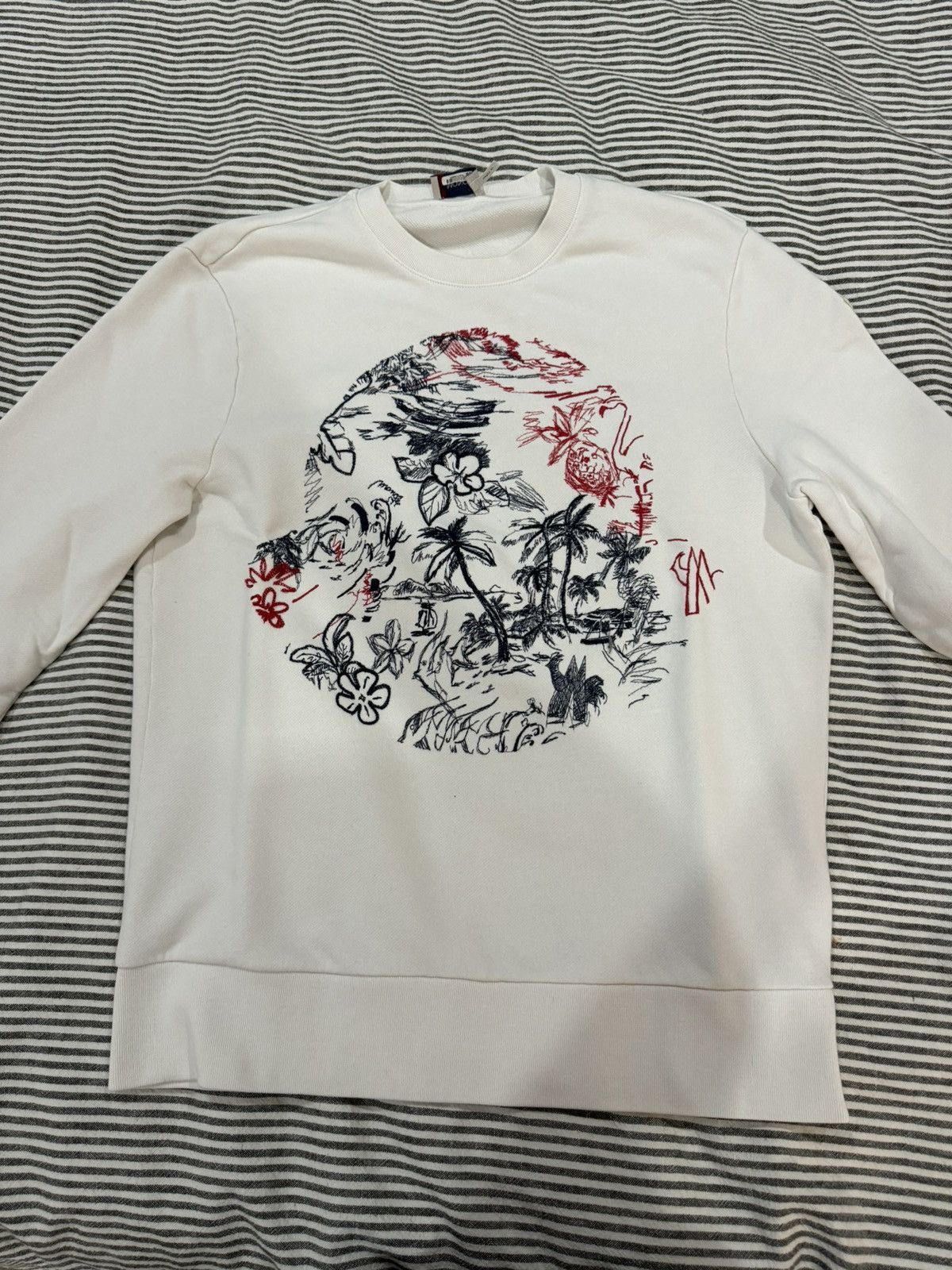 Moncler Moncler Embroidered Sweater Size US S / EU 44-46 / 1 - 1 Thumbnail