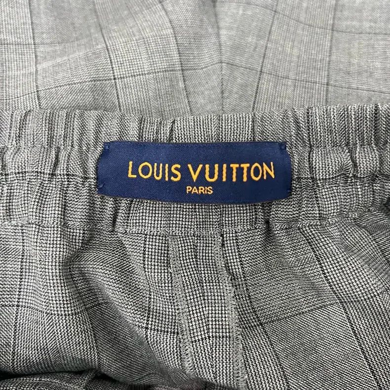 Louis Vuitton Louis Vuitton size s Grey checkerboard parka shorts Size US 28 / EU 44 - 4 Thumbnail