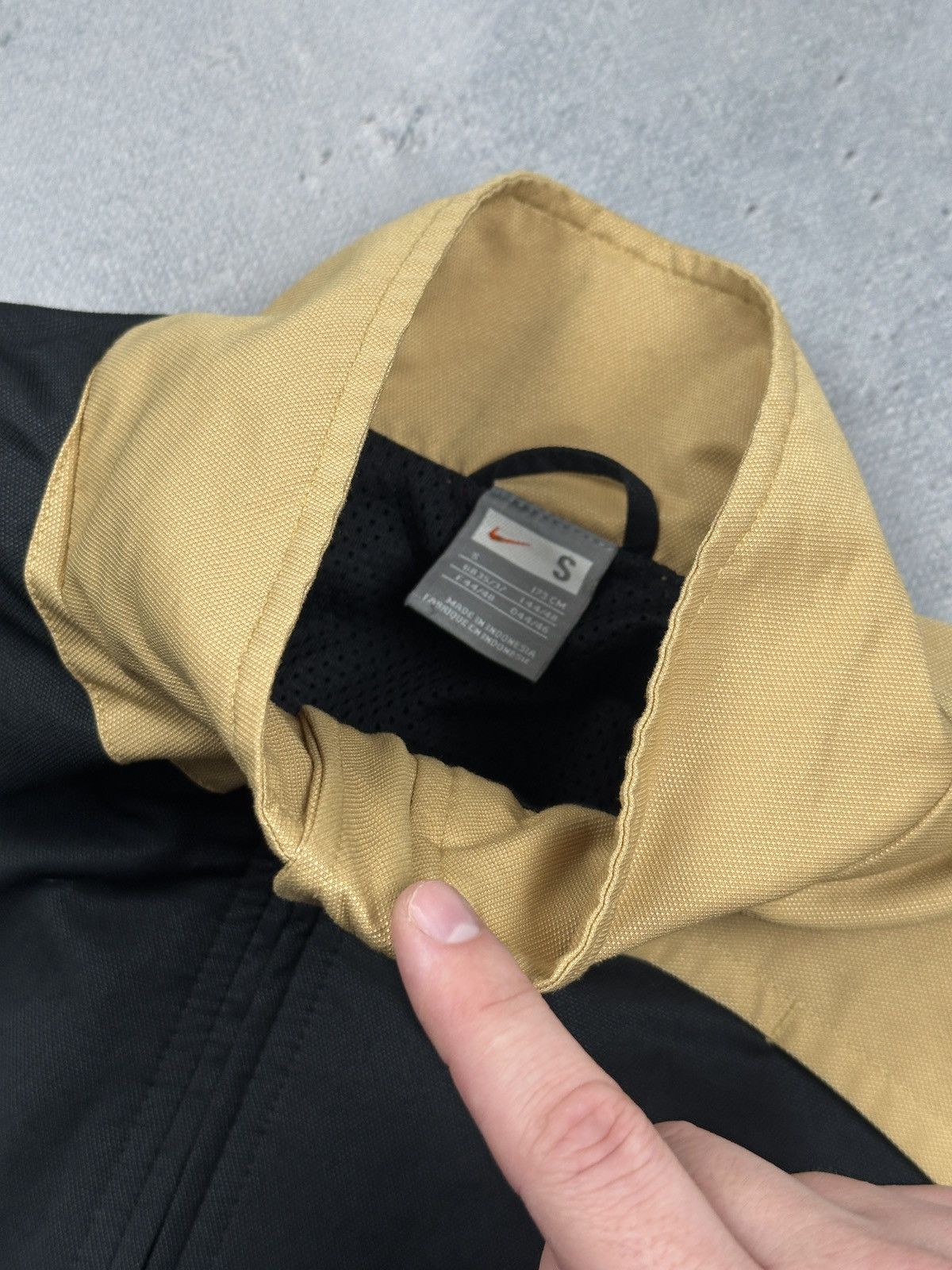 Nike Vintage Nike Black Gold Track Jacket TwoTone Swoosh Logo 00s Size US S / EU 44-46 / 1 - 4 Thumbnail