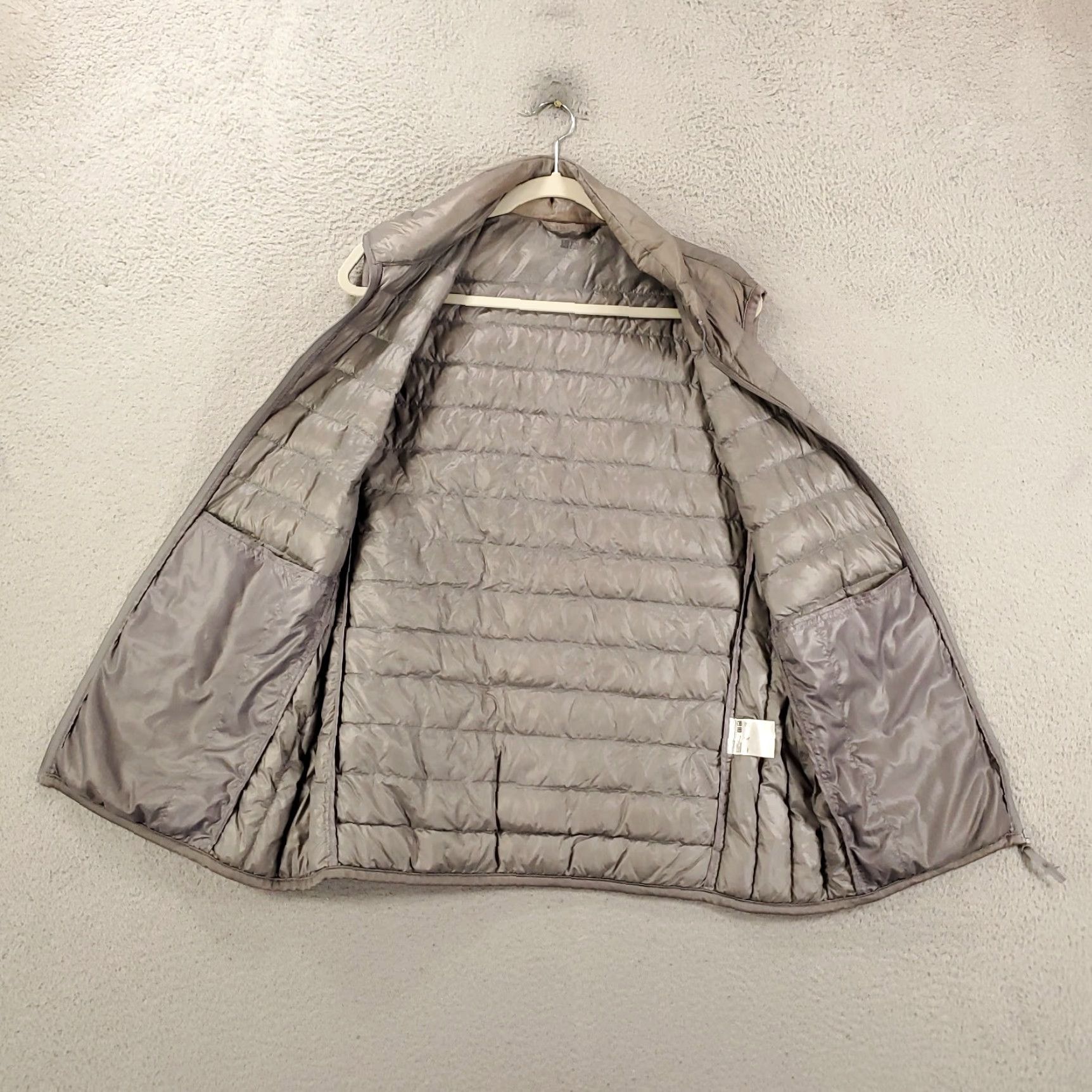 Uniqlo VINTAGE Uniqlo Puffer Vest Womens Large Silver Lightweight Full Zip Casual Outdoor Size L / US 10 / IT 46 - 3 Thumbnail