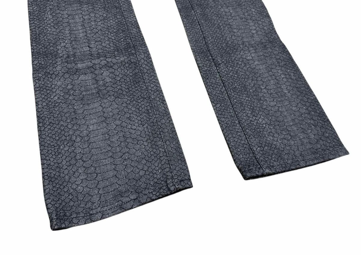 If Six Was Nine × Japanese Brand × Le Grande Bleu (L.G.B.) 🔥Y2K Japanese Flared Denim Snakeskin Embroidered Reptile Size US 30 / EU 46 - 4 Thumbnail