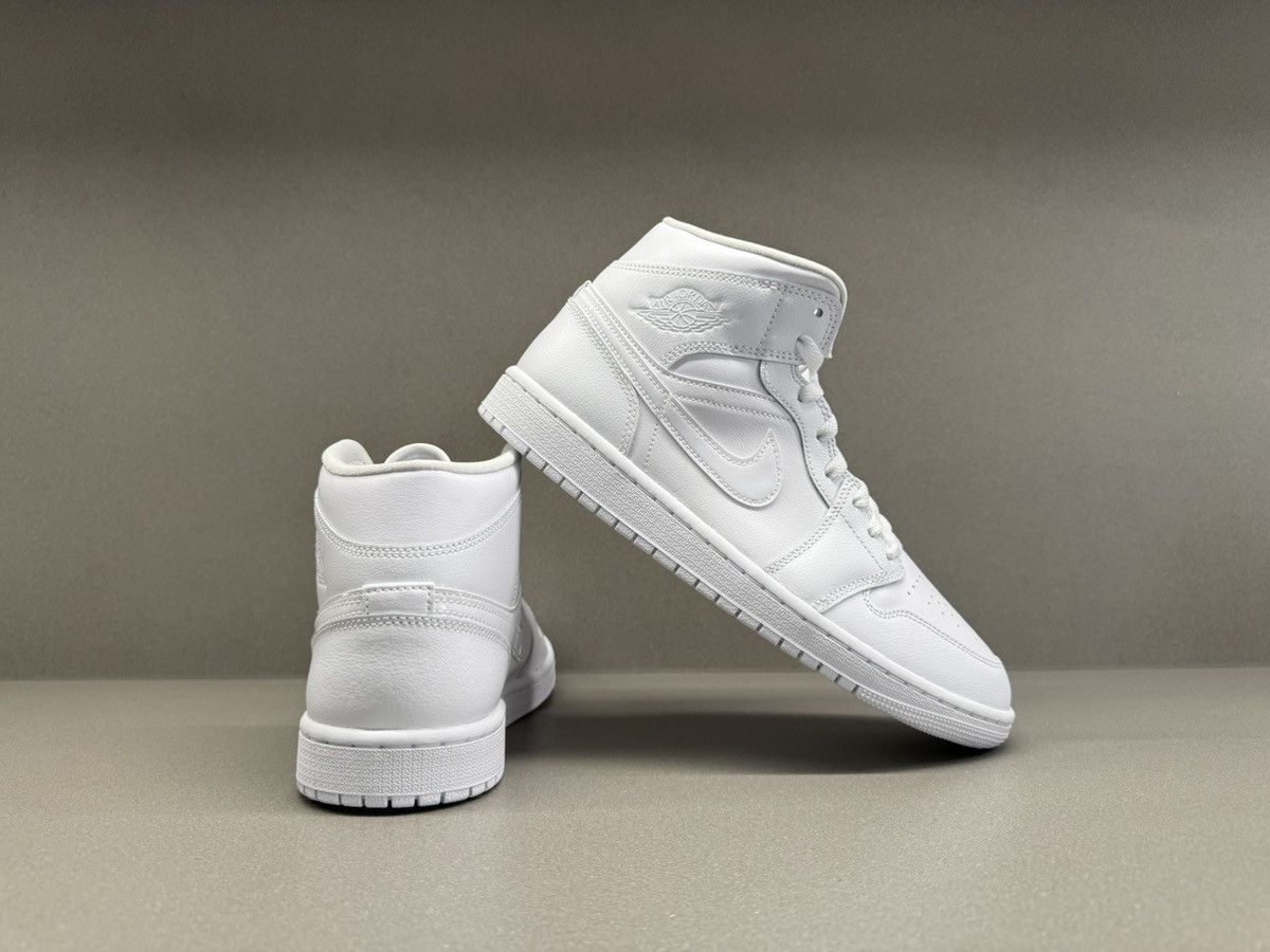 Jordan Brand Jordan 1 Mid Triple White 2022 Women’s Size US 10.5 / IT 40.5 - 7 Thumbnail