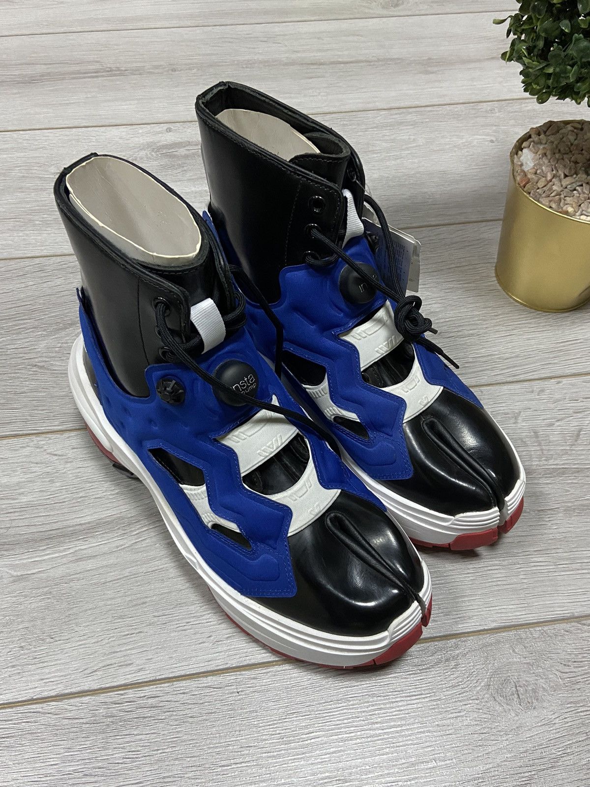 Maison Margiela Maison Margiela x Tabi InstaPump Reebok high sneakers Size US 10 / EU 43 - 2 Thumbnail