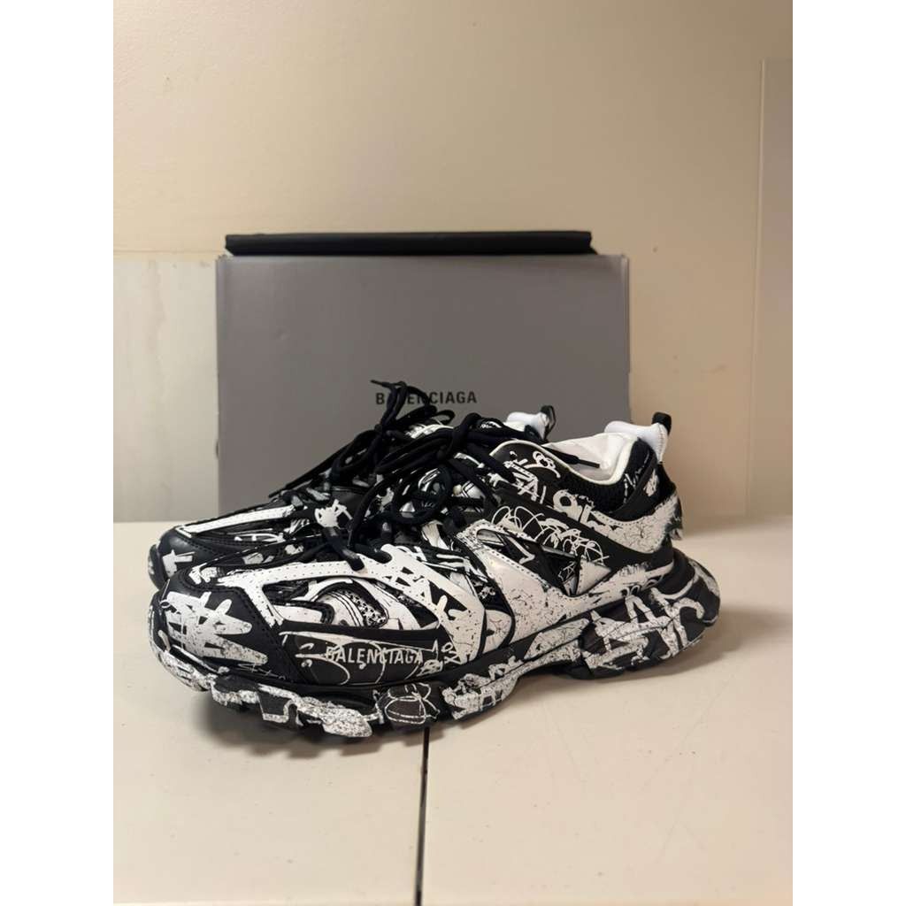 Balenciaga o1rshd1 Graffiti DirtyTrack Sneakers in Black/White Size US 7 / EU 40 - 9 Thumbnail
