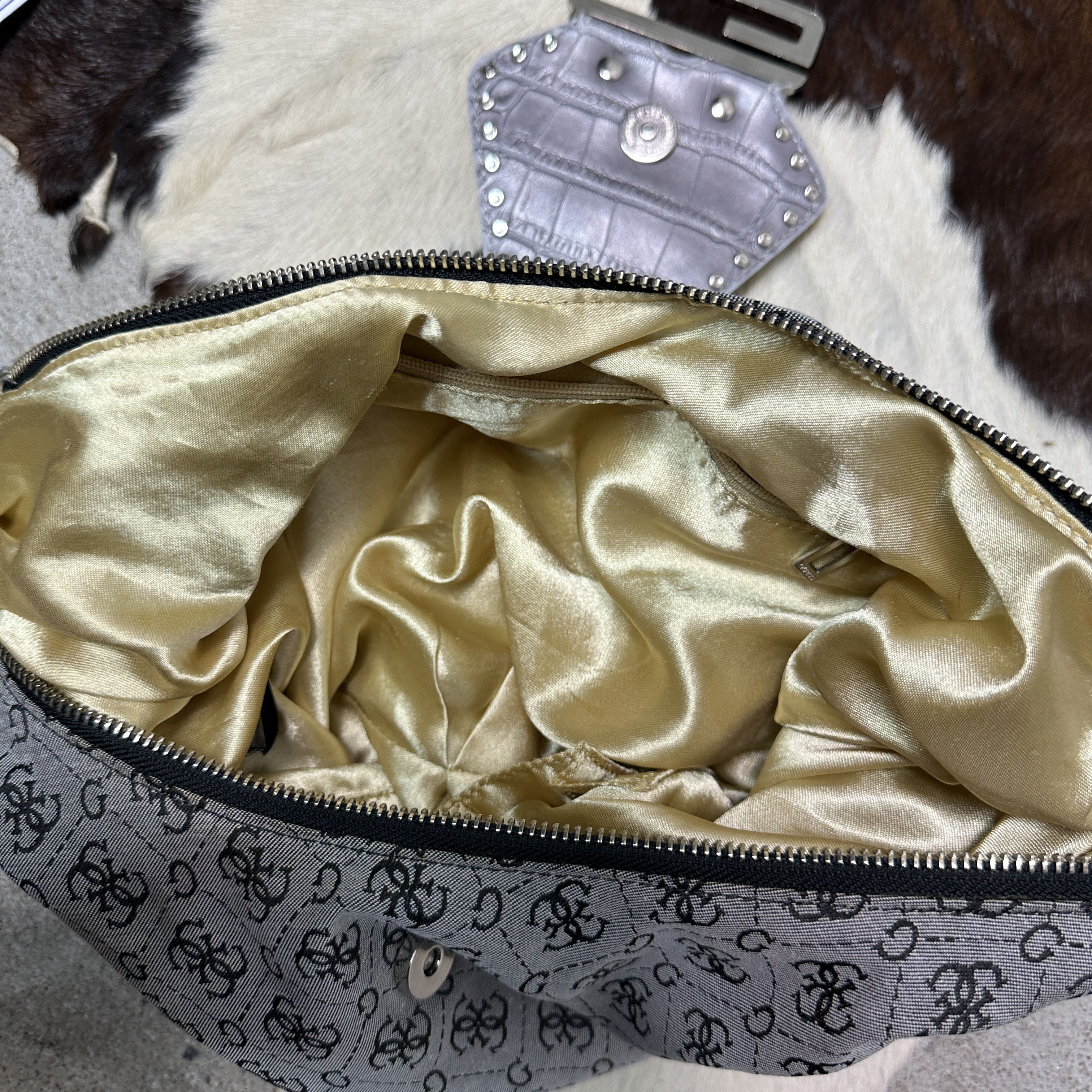 Guess Vintage Avant Garde Guess Hobo Monogram Silver Bag Y2K Size ONE SIZE - 10 Thumbnail