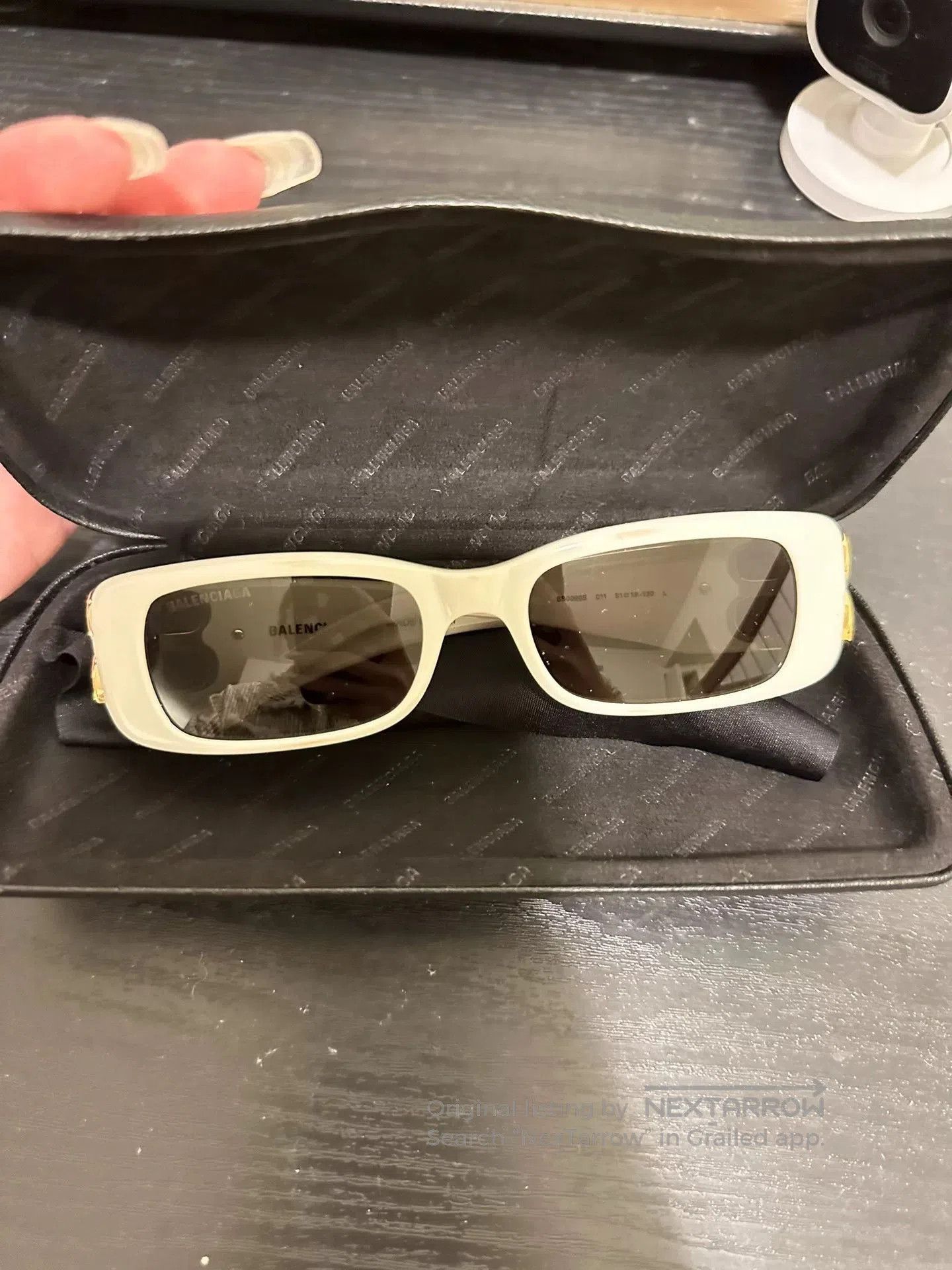 Balenciaga Balenciaga White Sunglasses in Case. Size ONE SIZE - 4 Thumbnail