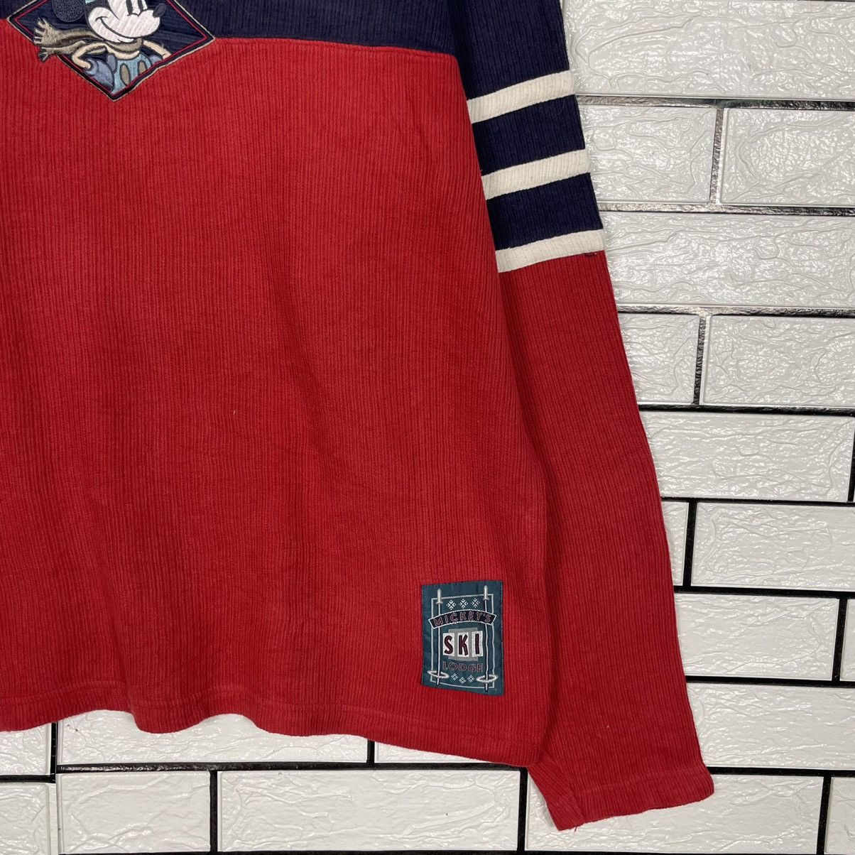 Disney Vintage The Disney Store Mickey Ski Lodge Sweatshirt Size US S / EU 44-46 / 1 - 4 Thumbnail