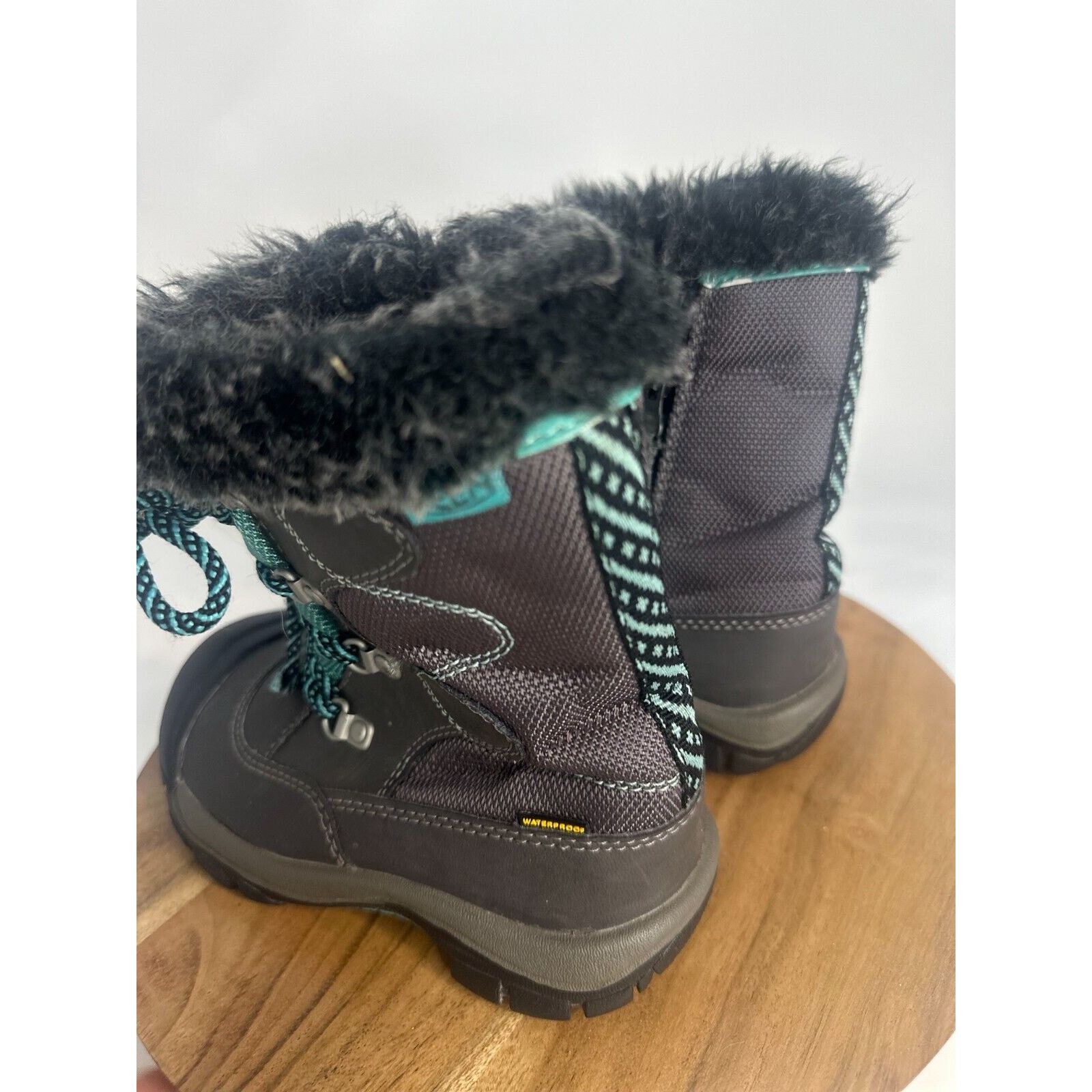 KEEN Keen Boots Size 11 Youth Winter Faux Fur Lined Speed Lace Size US 11 / IT 41 - 9 Thumbnail