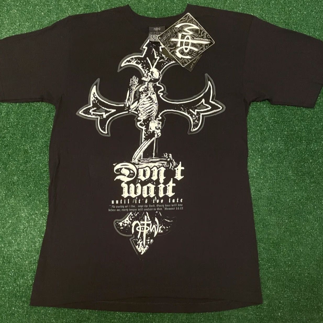 Vintage VINTAGE Not Of This World Skull Waffle Cross Shirt M Grunge Punk Hip Hop Emo Black Mens T-Shirt Size US M / EU 48-50 / 2 - 3 Thumbnail