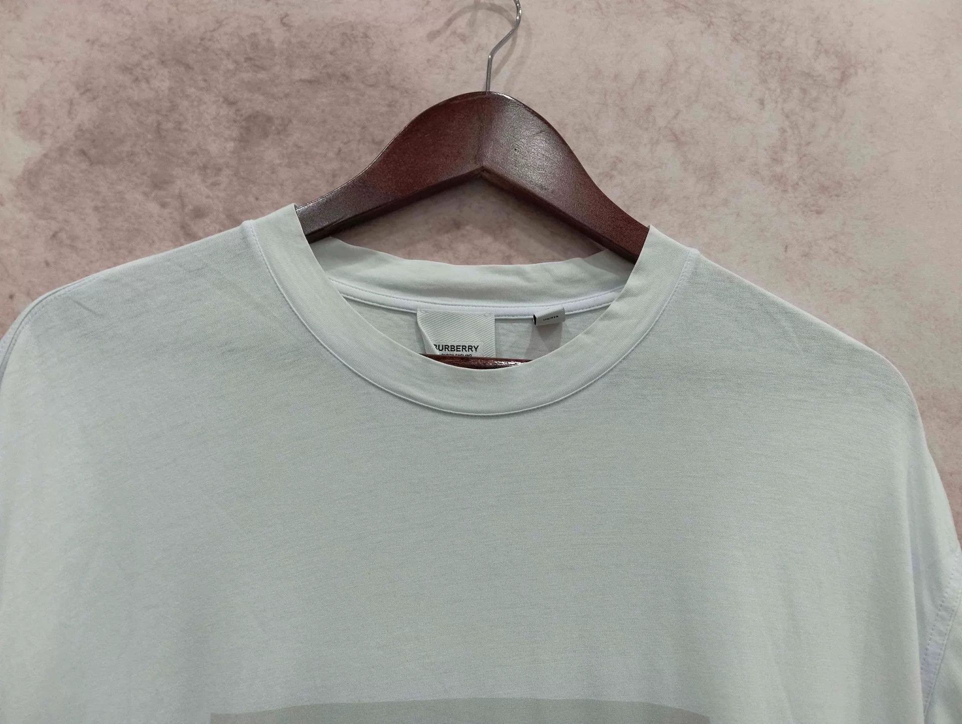 Burberry White Short-Sleeve Graphic Print T-Shirt Size US M / EU 48-50 / 2 - 3 Thumbnail