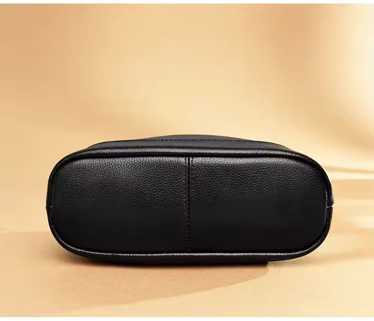 Japanese Brand × Leather Genuine Leather Shoulder Bag Size ONE SIZE - 3 Thumbnail