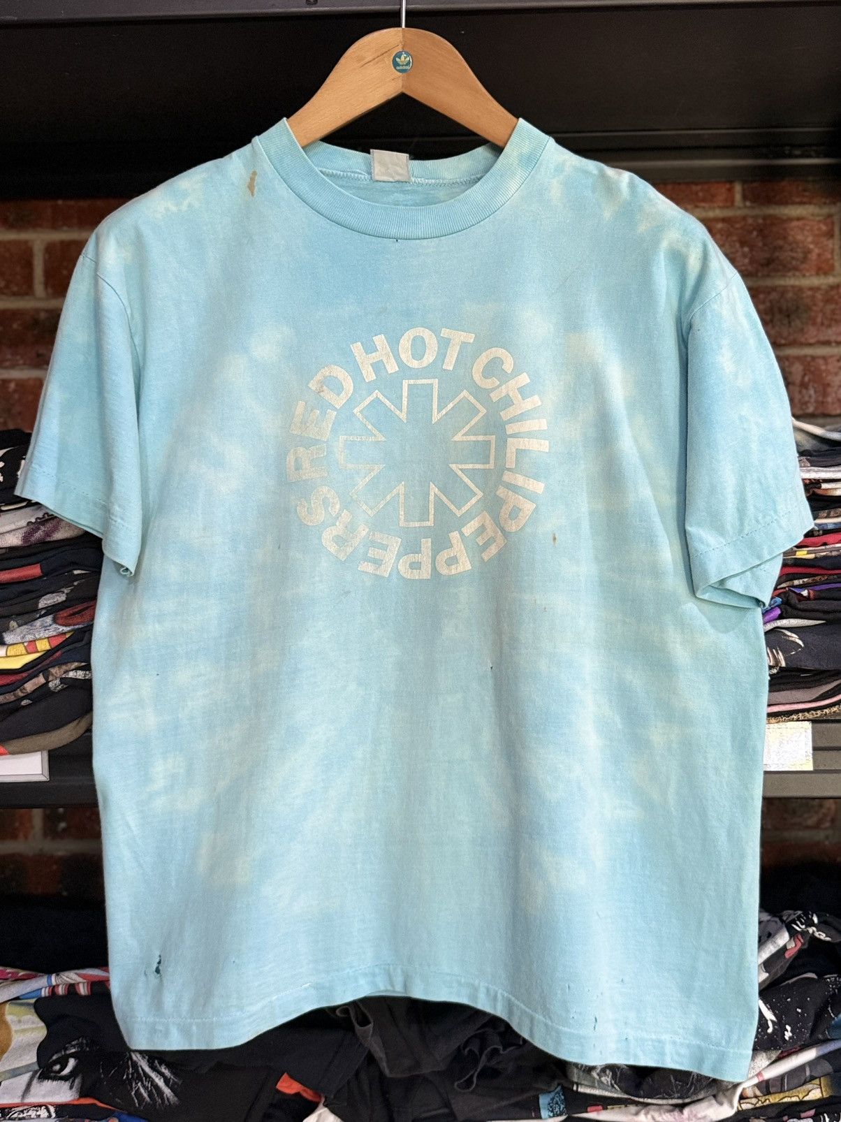 Band Tees Thrashed Vintage 90s Red Hot Chili Pappers Promo Europe Tee Size US L / EU 52-54 / 3 - 1 Thumbnail