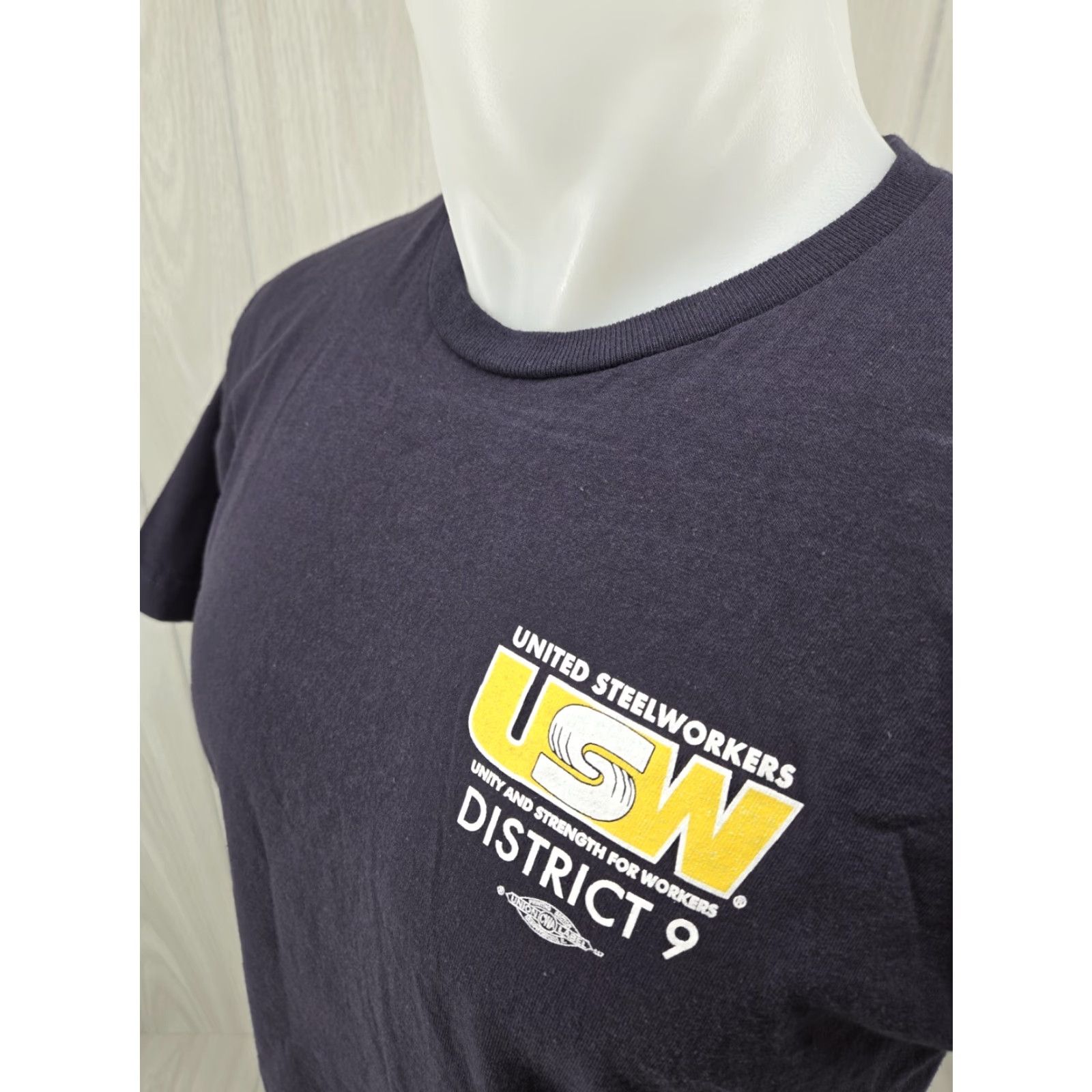 Vintage USW United Steelworkers Labor Union District 9 T Shirt Large Blue Men Shirt, Short Sleeve Crew Neck Cotton Bayside, Union Graphic, 80s? Size US L / EU 52-54 / 3 - 5 Thumbnail