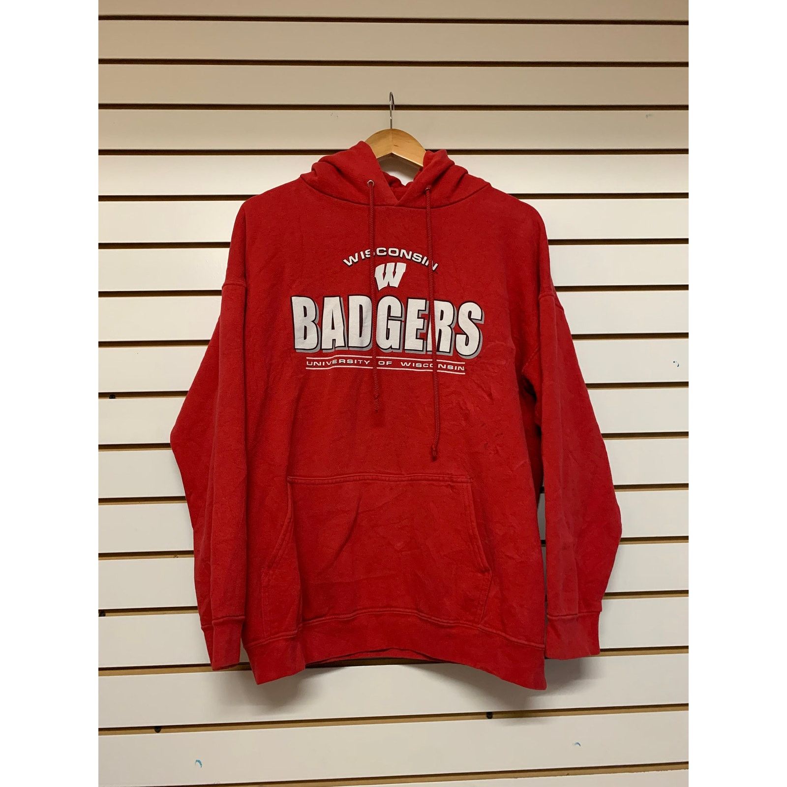 Gildan Vintage Wisconsin Badgers hoodie Sweatshirt size large 1990s Size US L / EU 52-54 / 3 - 1 Thumbnail