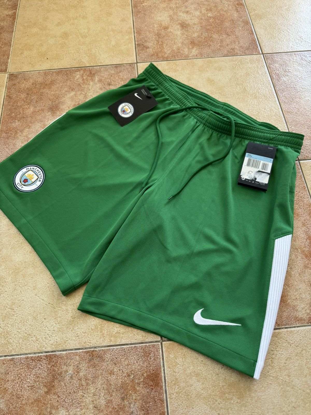 Nike BNWT Manchester City 2017-2018 Goalkeeper Soccer Shorts Kit Size US 32 / EU 48 - 3 Thumbnail