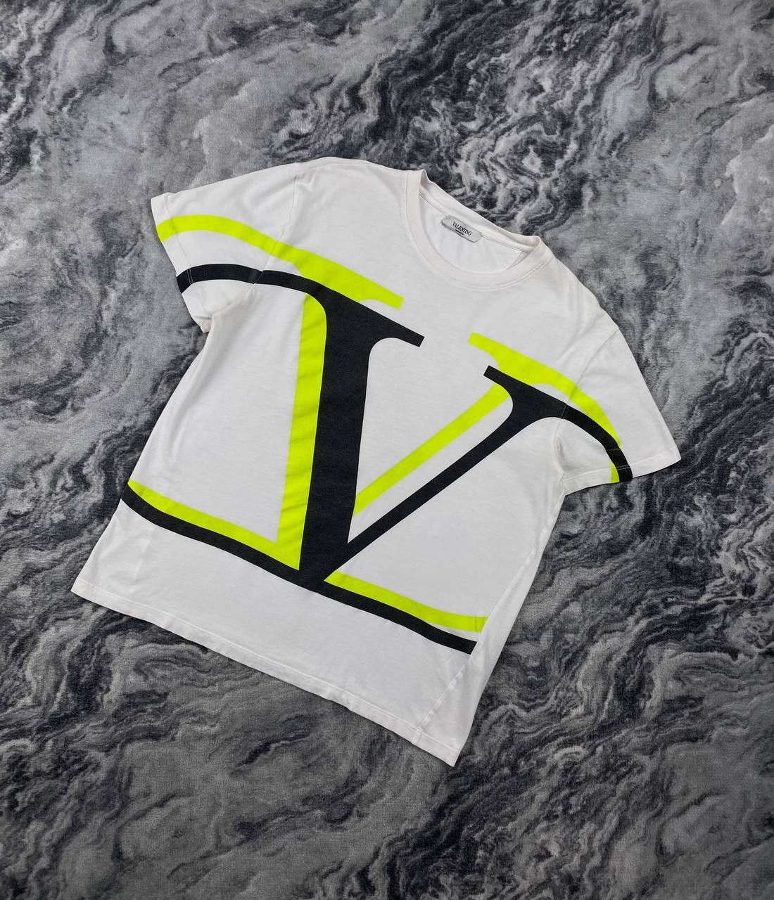 Valentino Valentino Garavani V Logo T-Shirt Big Logo Men Size S White Size US S / EU 44-46 / 1 - 1 Thumbnail