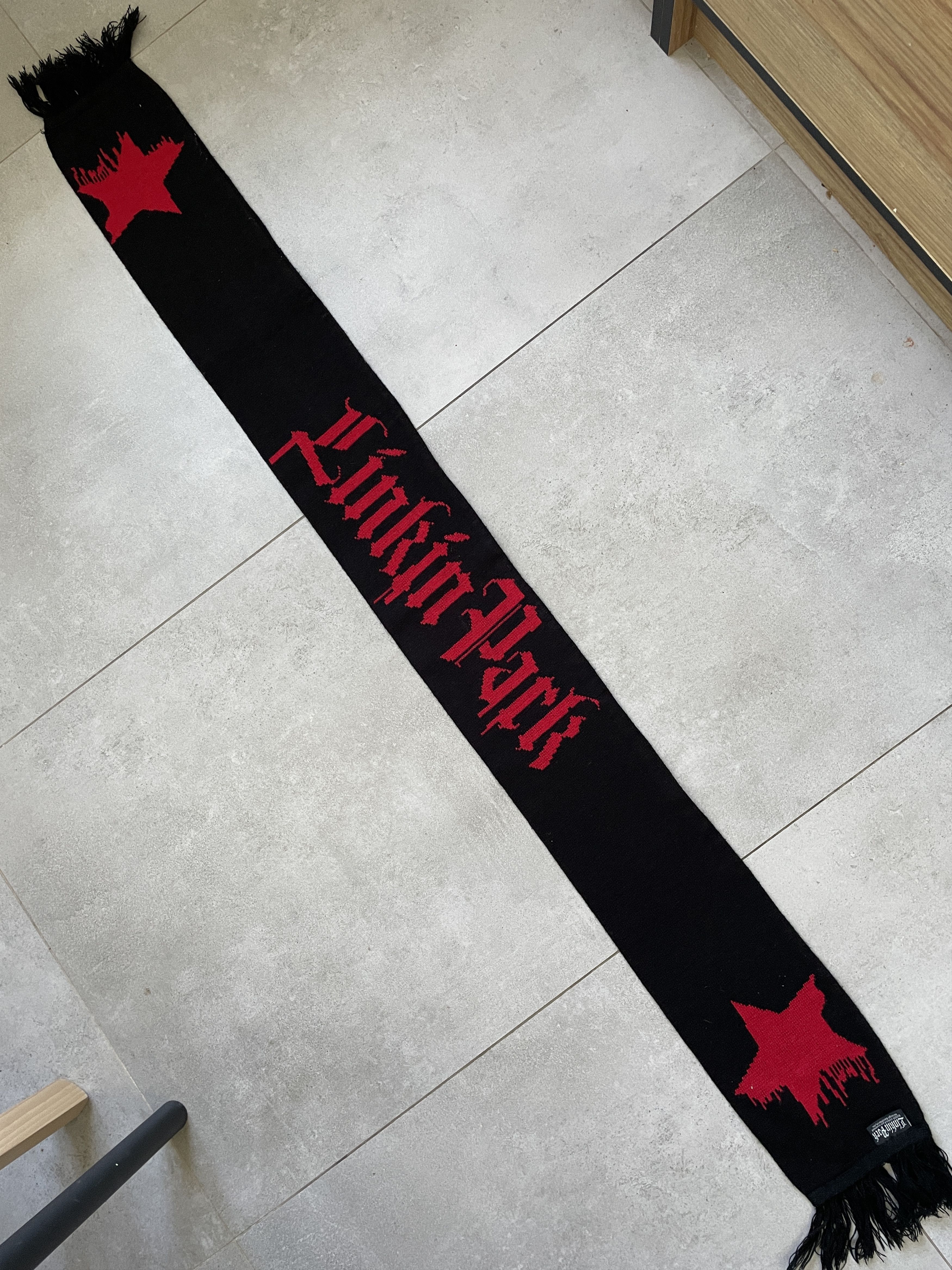 Band Tees Y2K BLACK RED LINKIN PARK 2005 MERCHANDISING SCARF Size ONE SIZE - 4 Thumbnail