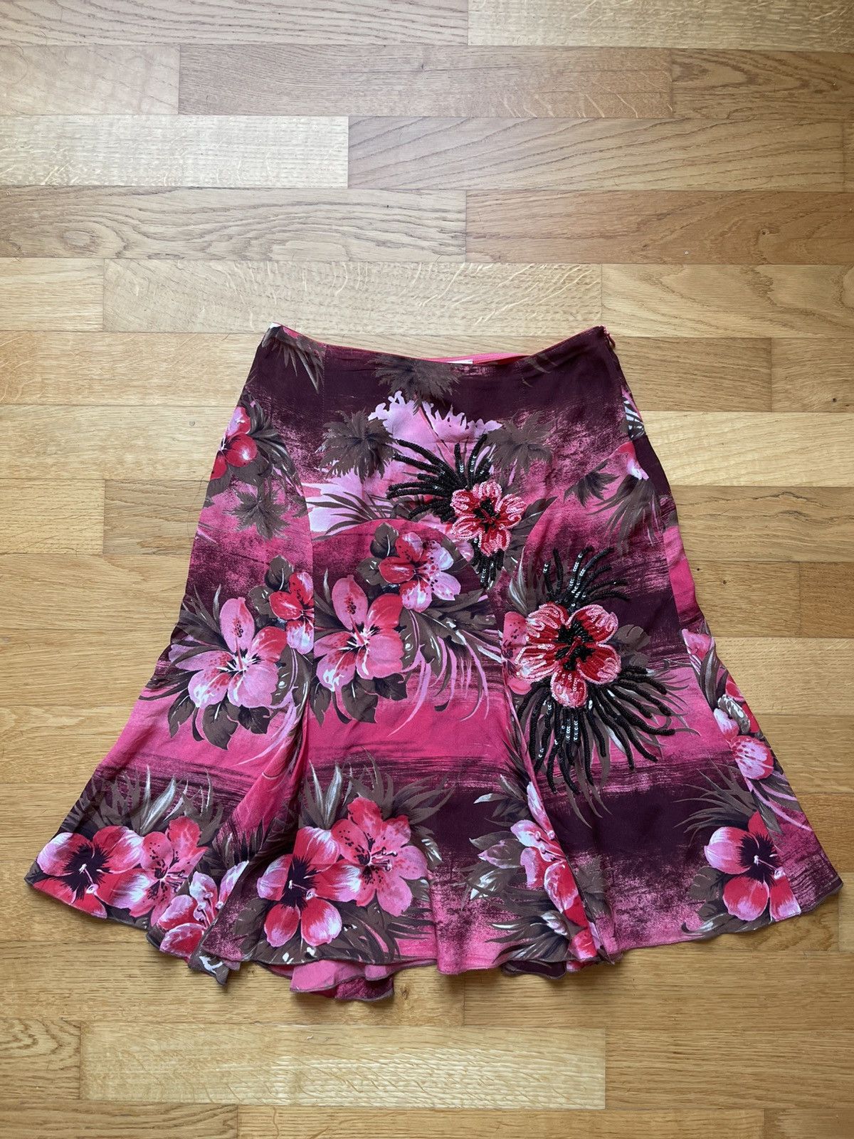 Blumarine Blumarine Embellished Flower Skirt Size 27" / US 4 / IT 40 - 2 Thumbnail