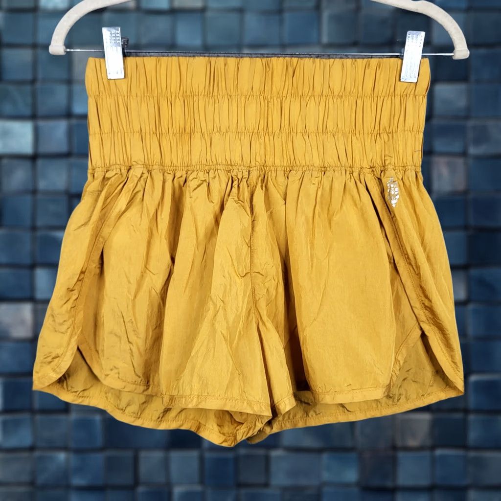 Free People Free Movement High rise Women's yellow shorts M Nike Shirt Size 32" / US 10 / IT 46 - 1 Thumbnail