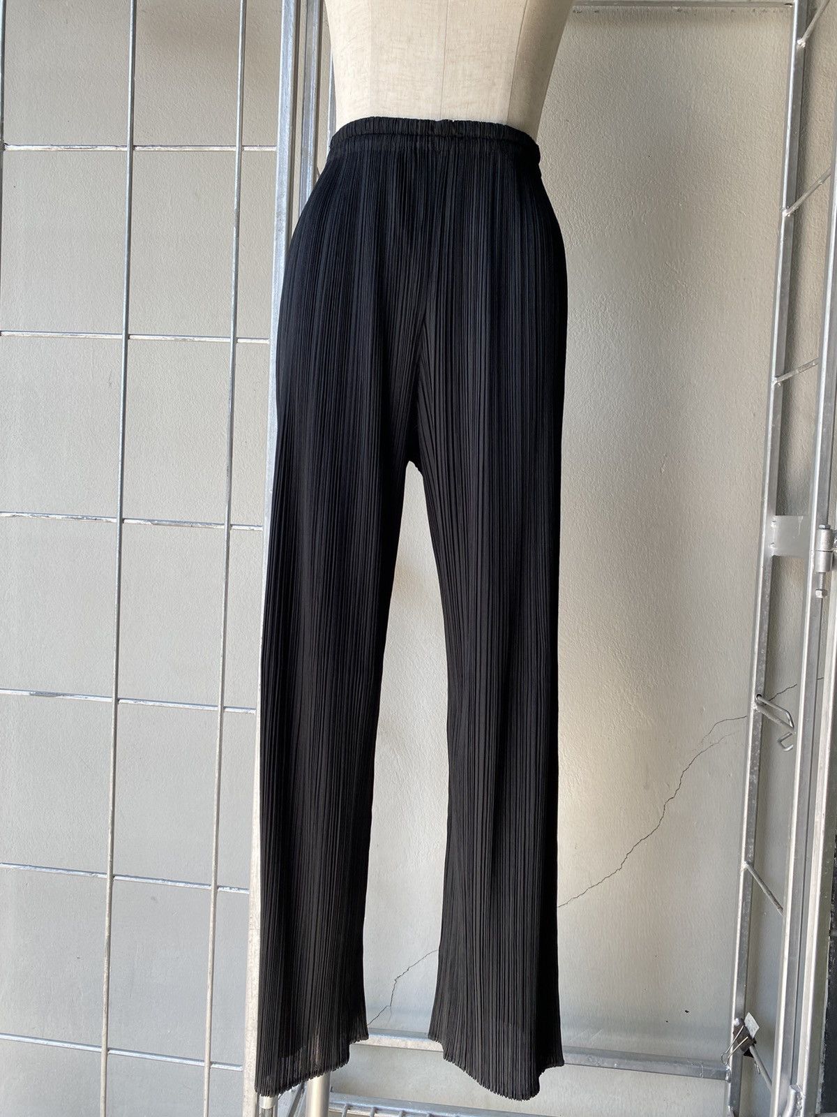 Pleats Please Issey Miyake Pleats Please Black Pleated Pants. Size 26" / US 2 / IT 38 - 12 Thumbnail
