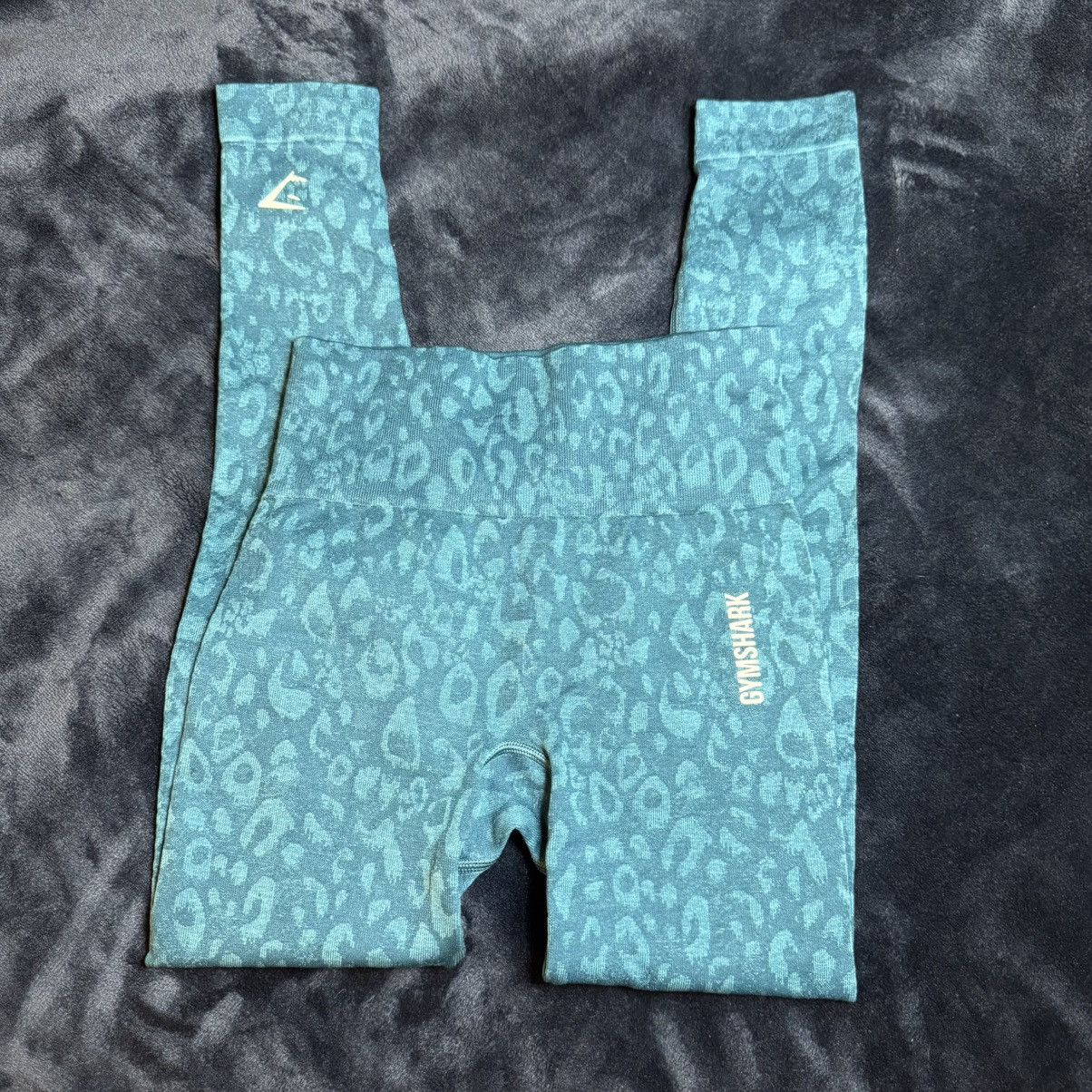 Gymshark GymShark Blue leopard print leggings Size 26" / US 2 / IT 38 - 1 Thumbnail